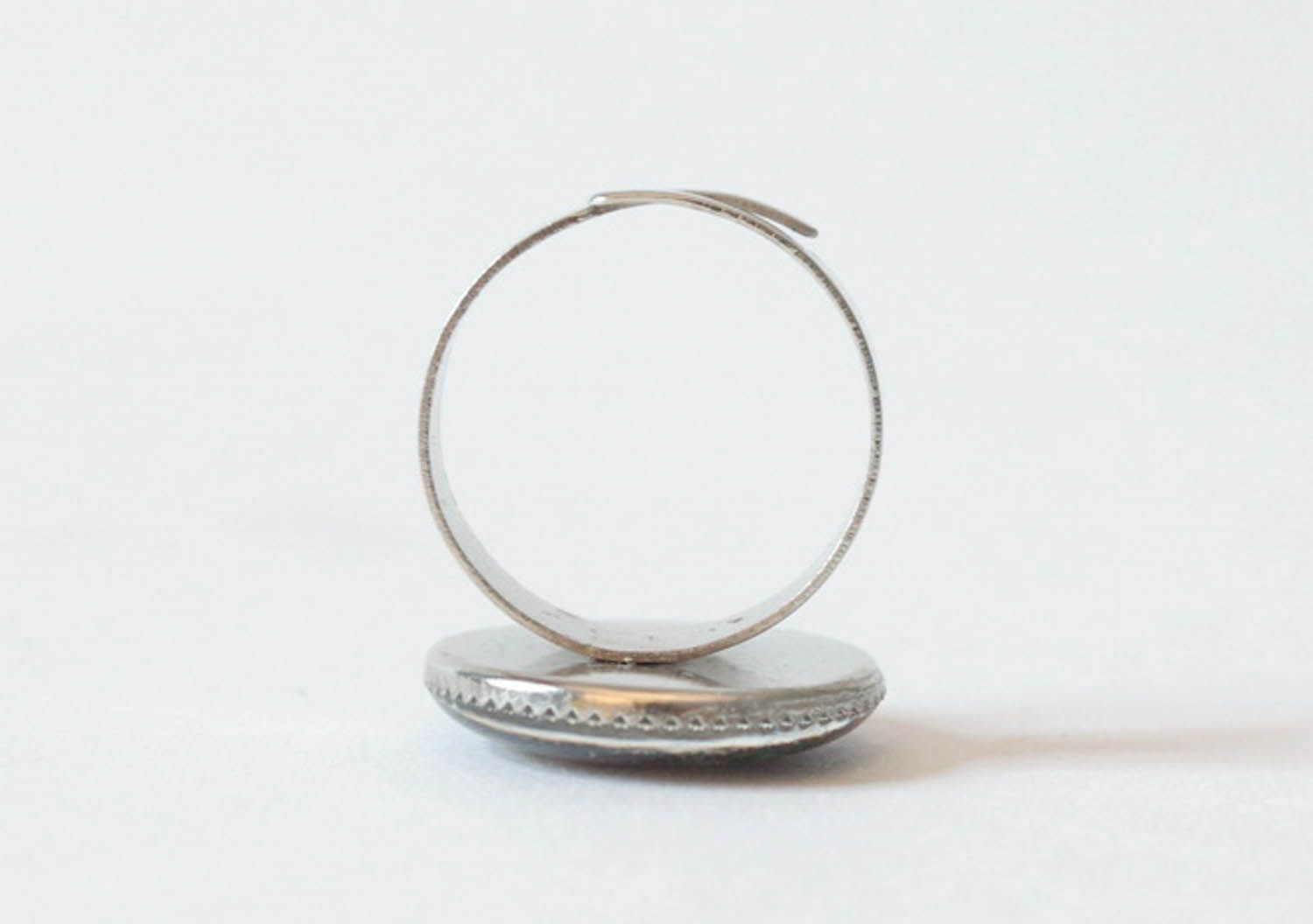 Ring aus Metall mit Epoxidharz Rosen foto 1