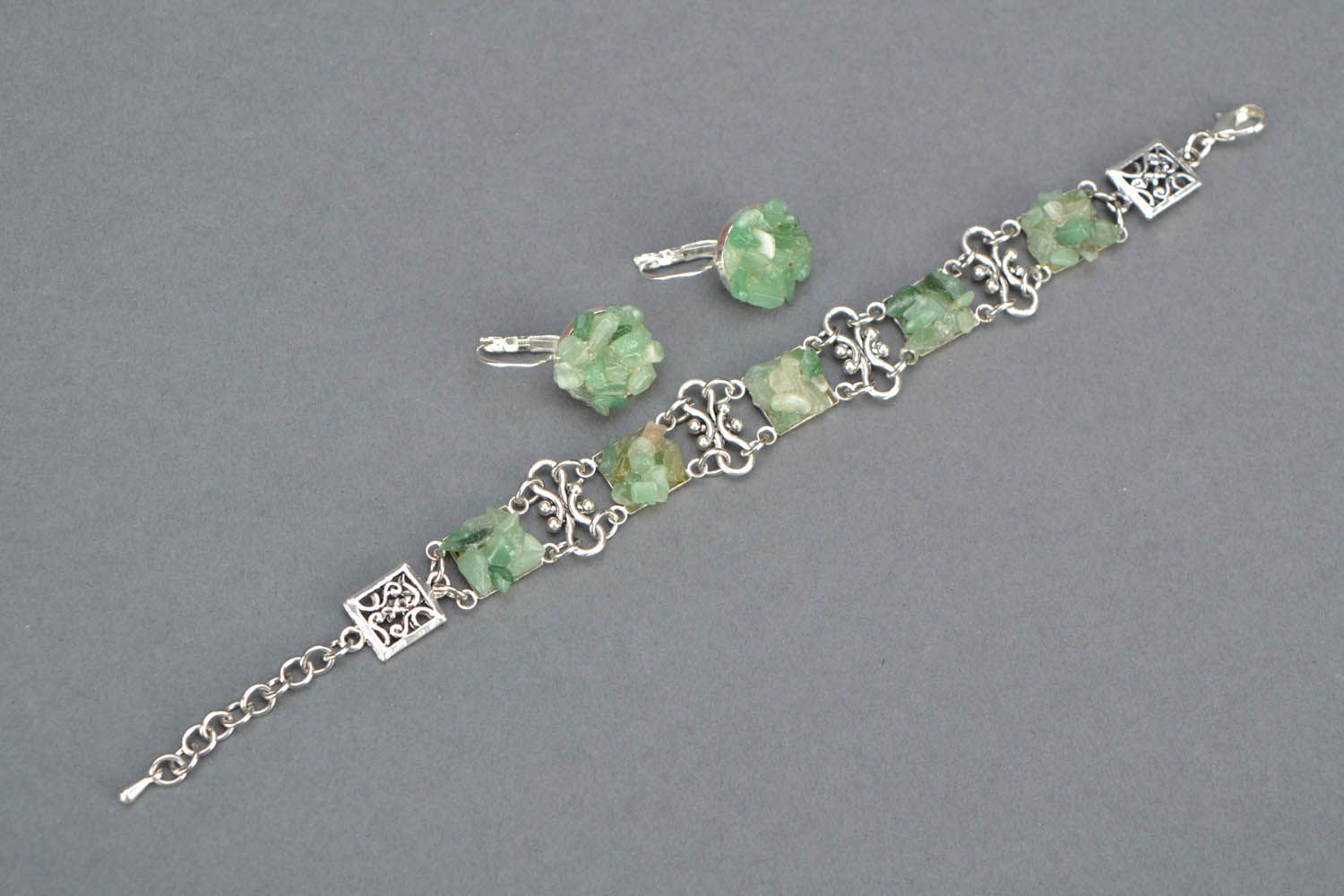 Bracelet and earrings with jade photo 3