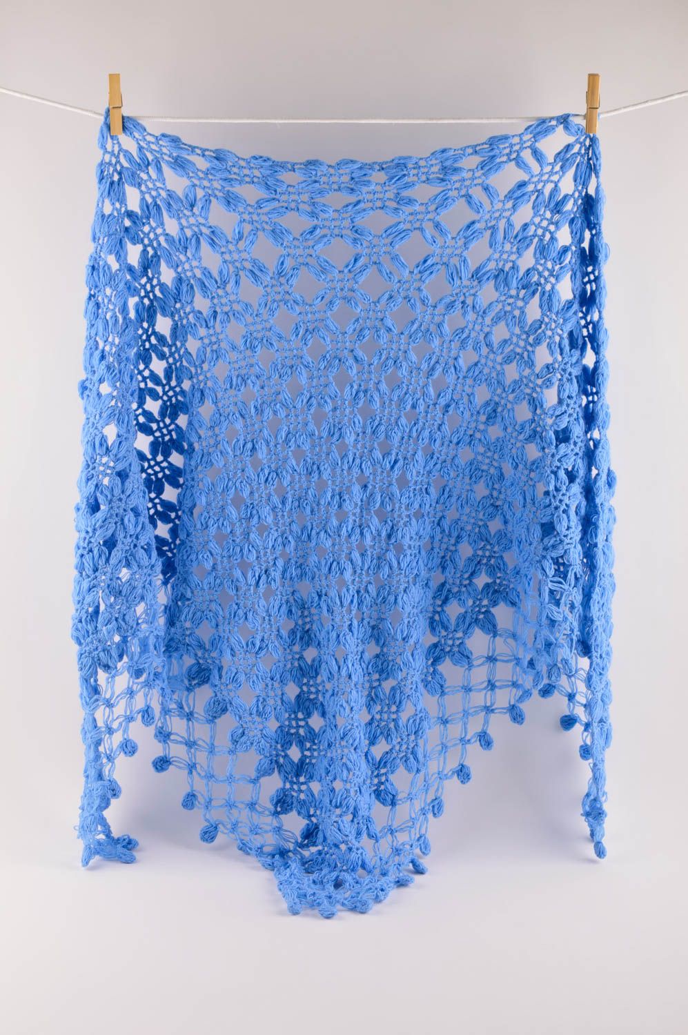 Châle femme faite main Écharpe tricotée bleu ciel Accessoire pour femme design photo 2