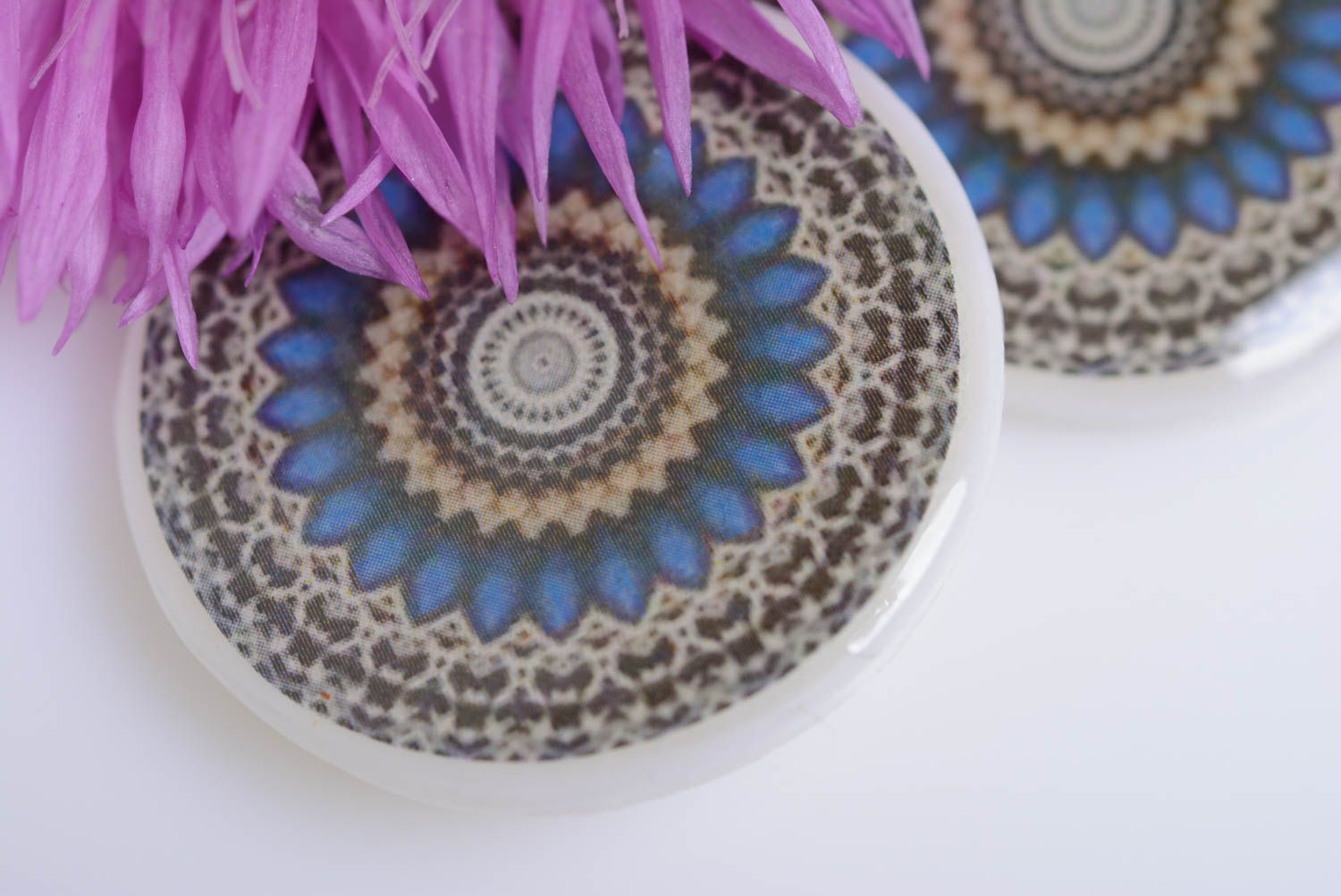 Runde Damen Ohrringe aus Polymerton mit Muster in Decoupage Handarbeit foto 2