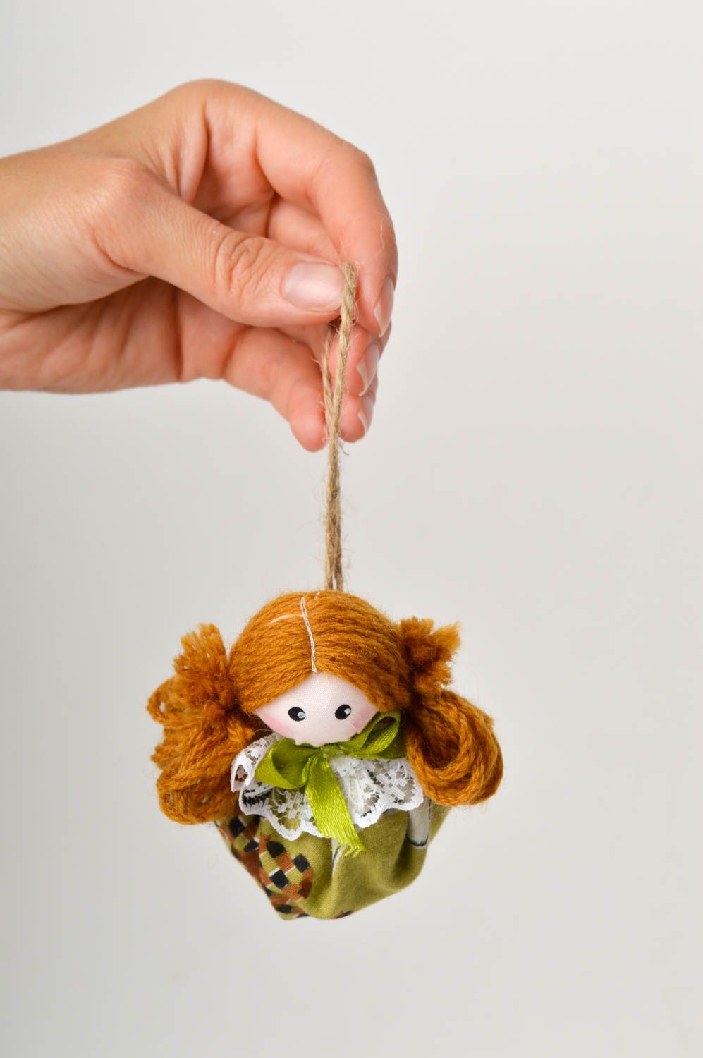 Кукла ручной работы декор для дома тряпичная кукла с петелькой и ароматом цветов фото 2