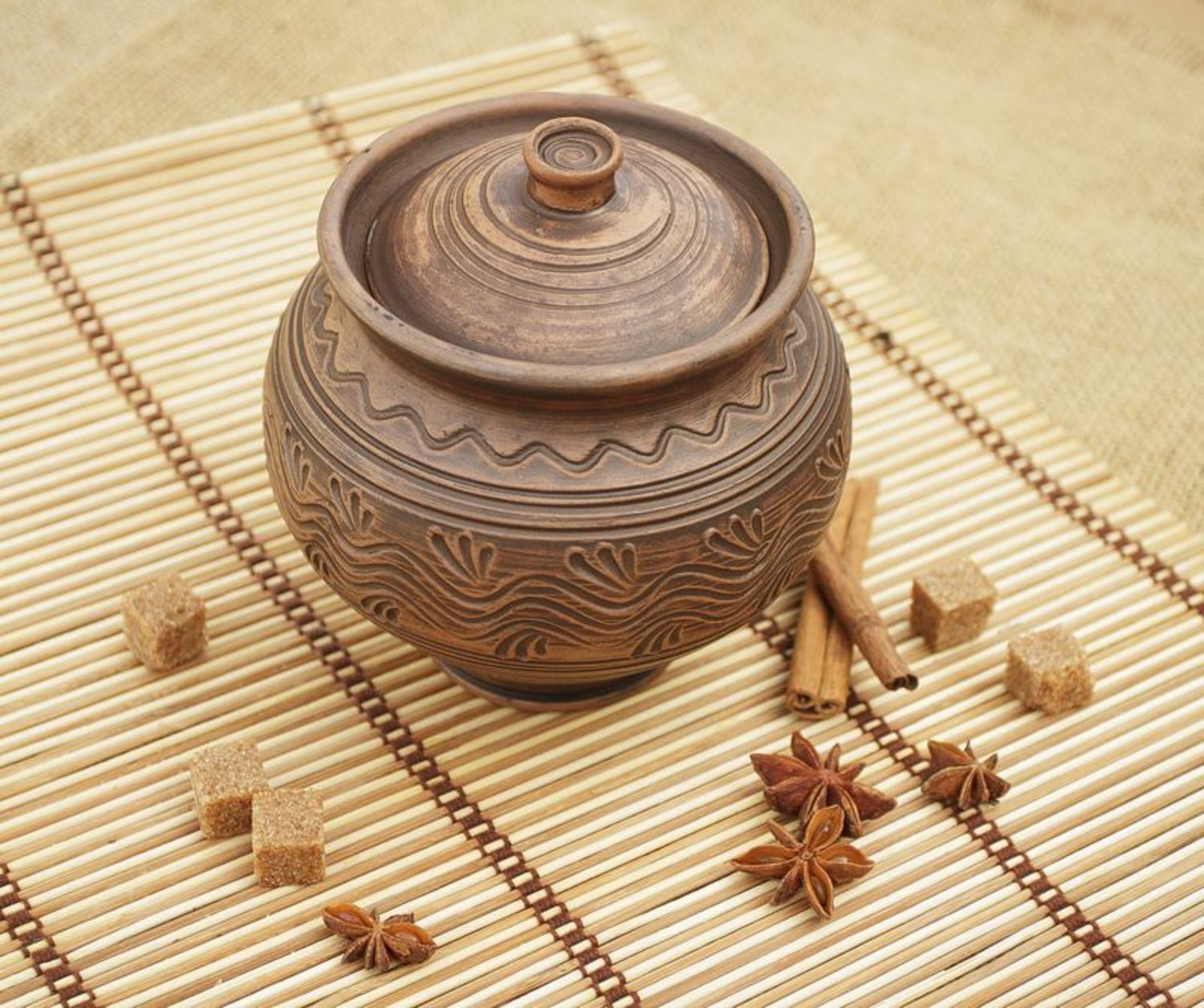 Clay pot for hot meals photo 2