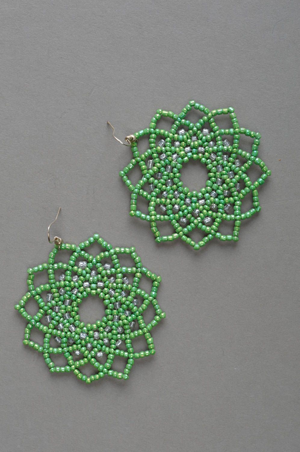 Boucles d'oreilles en perles de rocaille vertes ajourées faites main pour femme photo 2
