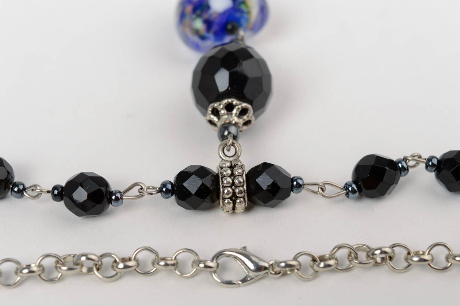 Schwarz blaue handmade Halskette aus Kristall Perlen und Naturstein Katzenauge  foto 4
