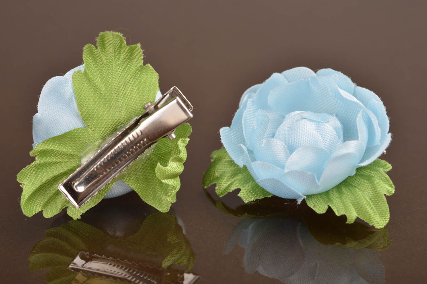 Barrettes à cheveux 2 pièces faites main avec fleurs artificielles bleues photo 5