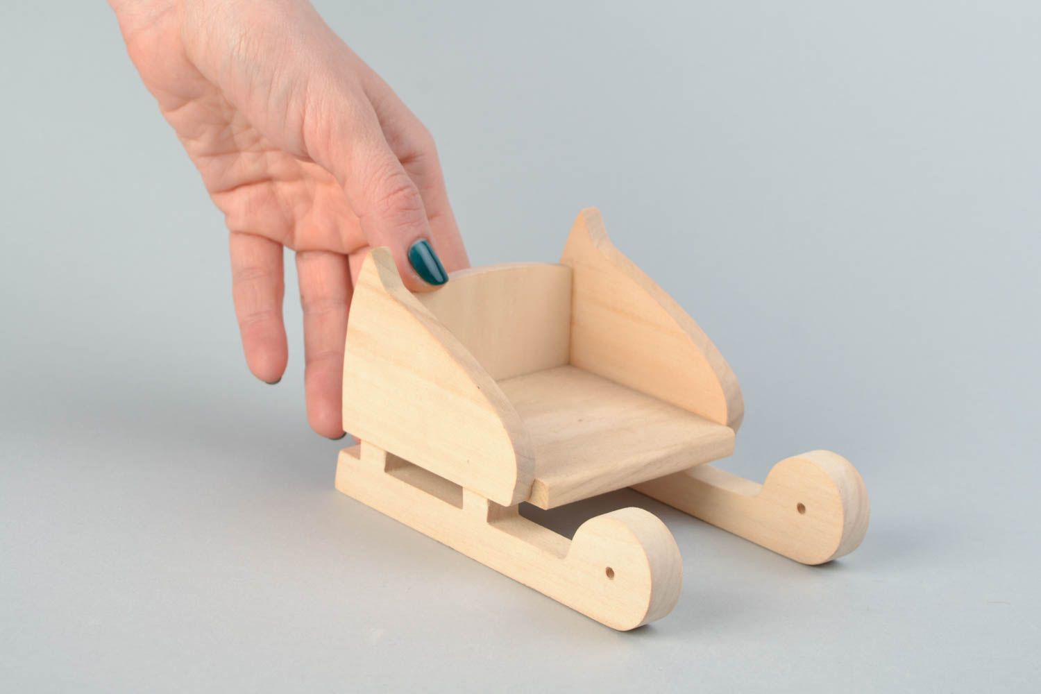 Traîneau miniature en bois fait main serviettage jouet pour enfant original photo 2