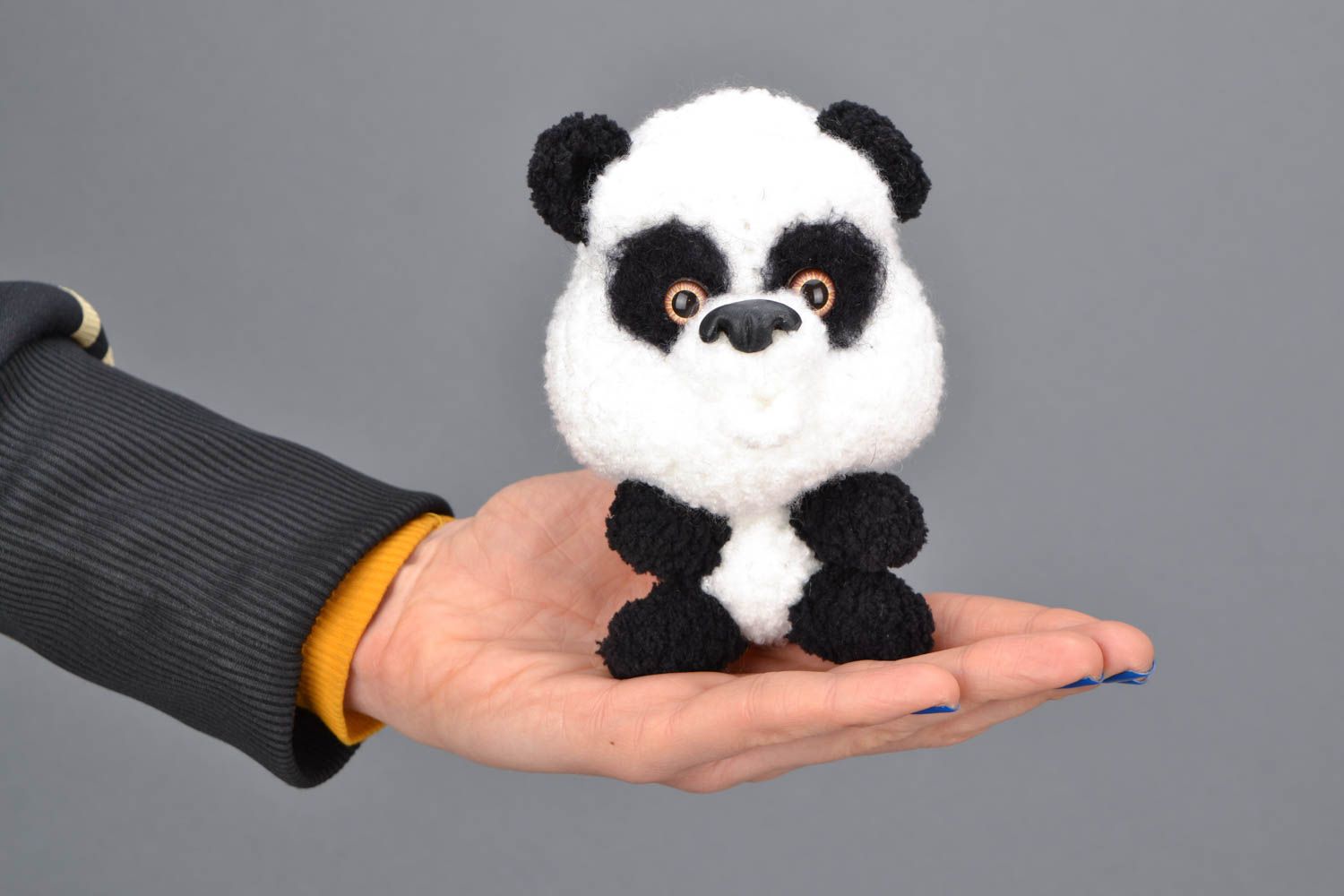 Peluche Panda de design tricotée à la main photo 2