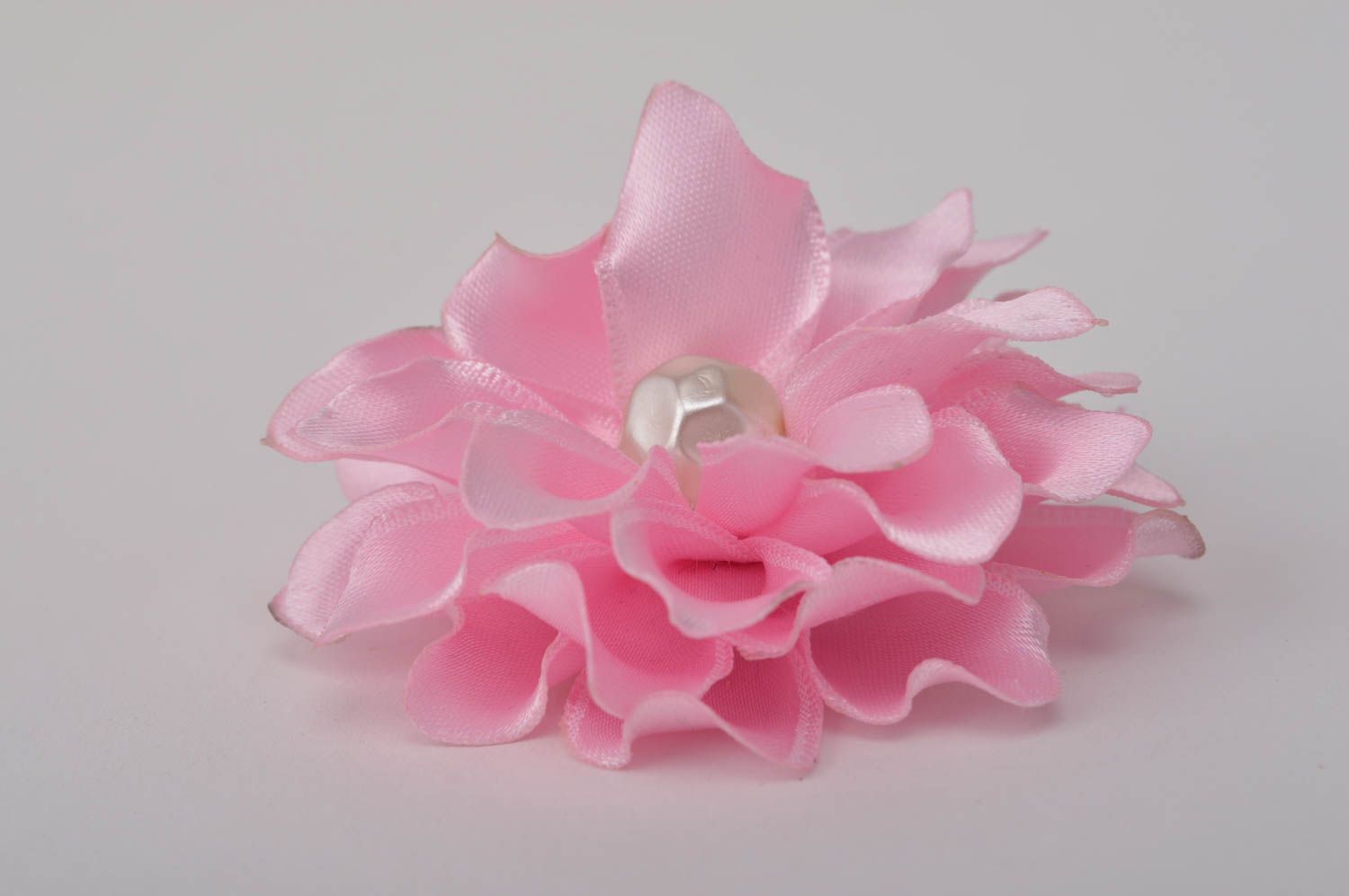Заколка с цветком украшение ручной работы аксессуар для волос розовый красивый фото 3