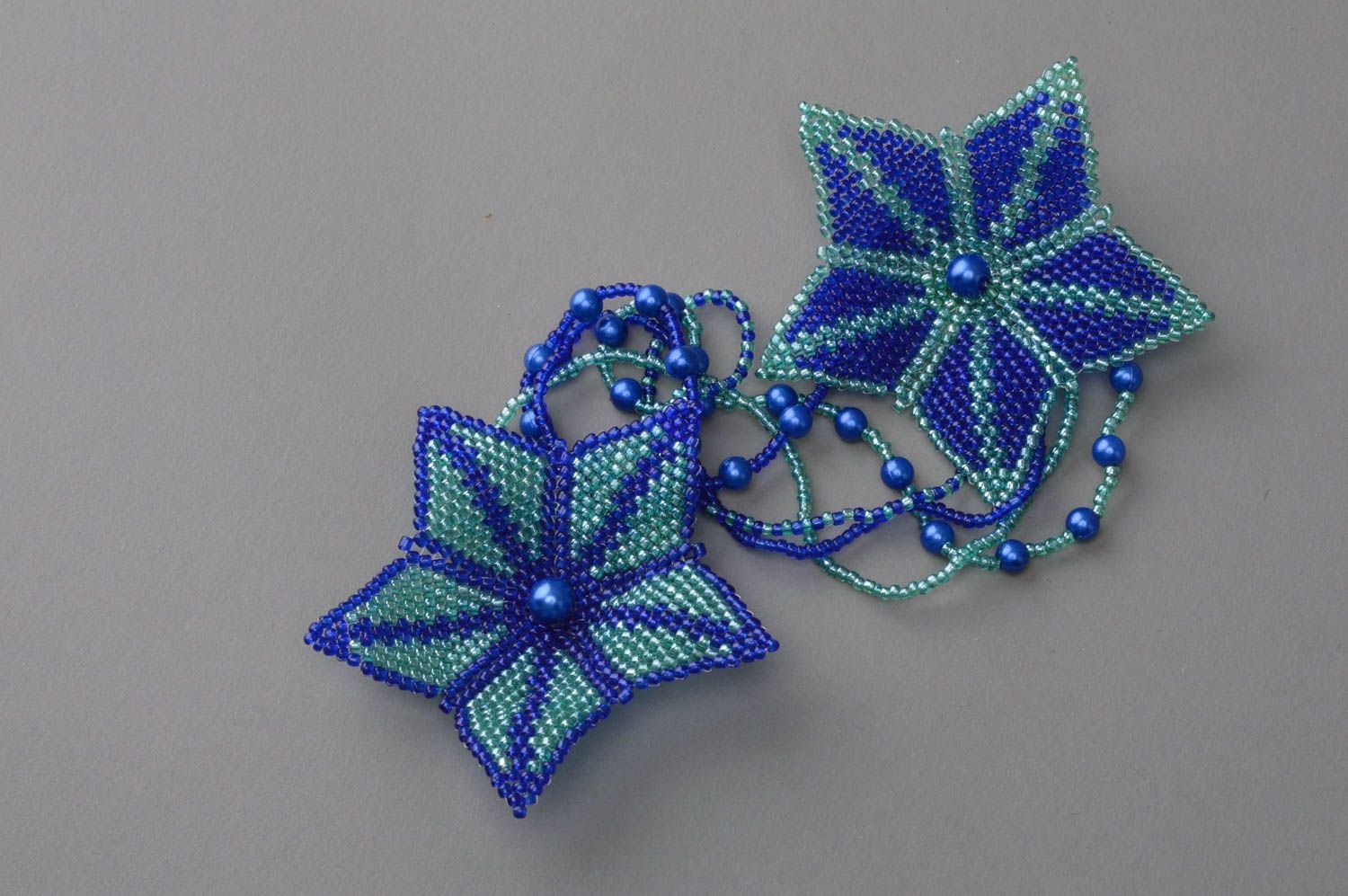 Broche en perles de rocaille deux fleurs bleues accessoire original fait main photo 2