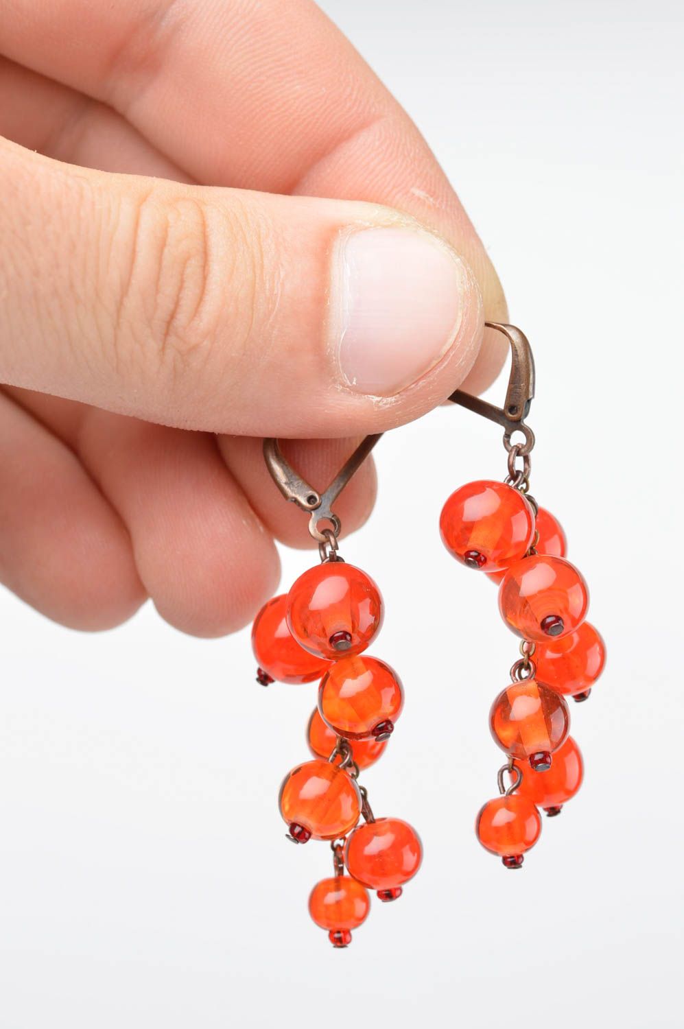Boucles d'oreilles pendantes Bijou fait main perles rouges Accessoire femme photo 3