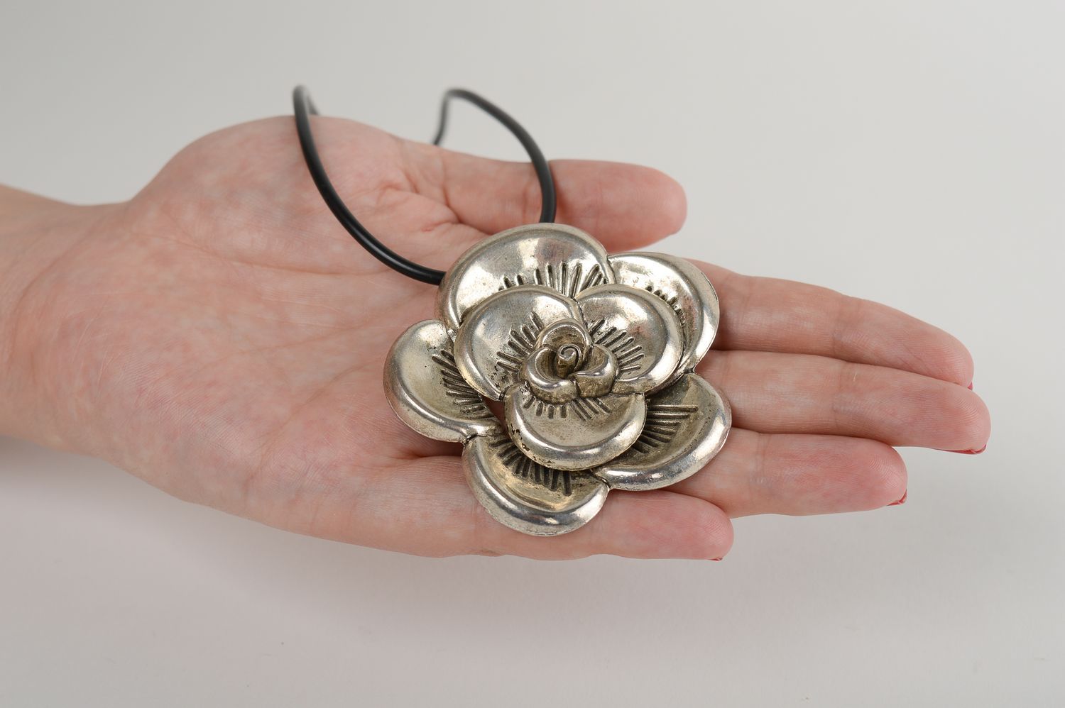 Metal pendant handmade flower jewelry metal accessories fashion pendant for girl photo 5