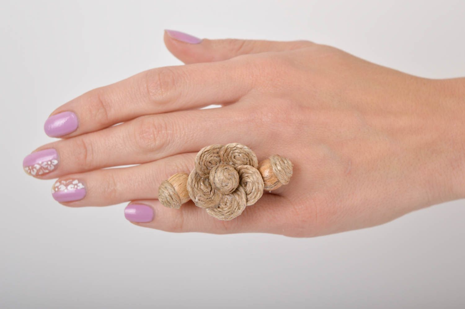 Кольцо ручной работы красивый перстень интересный подарок с бусинами светлый фото 2