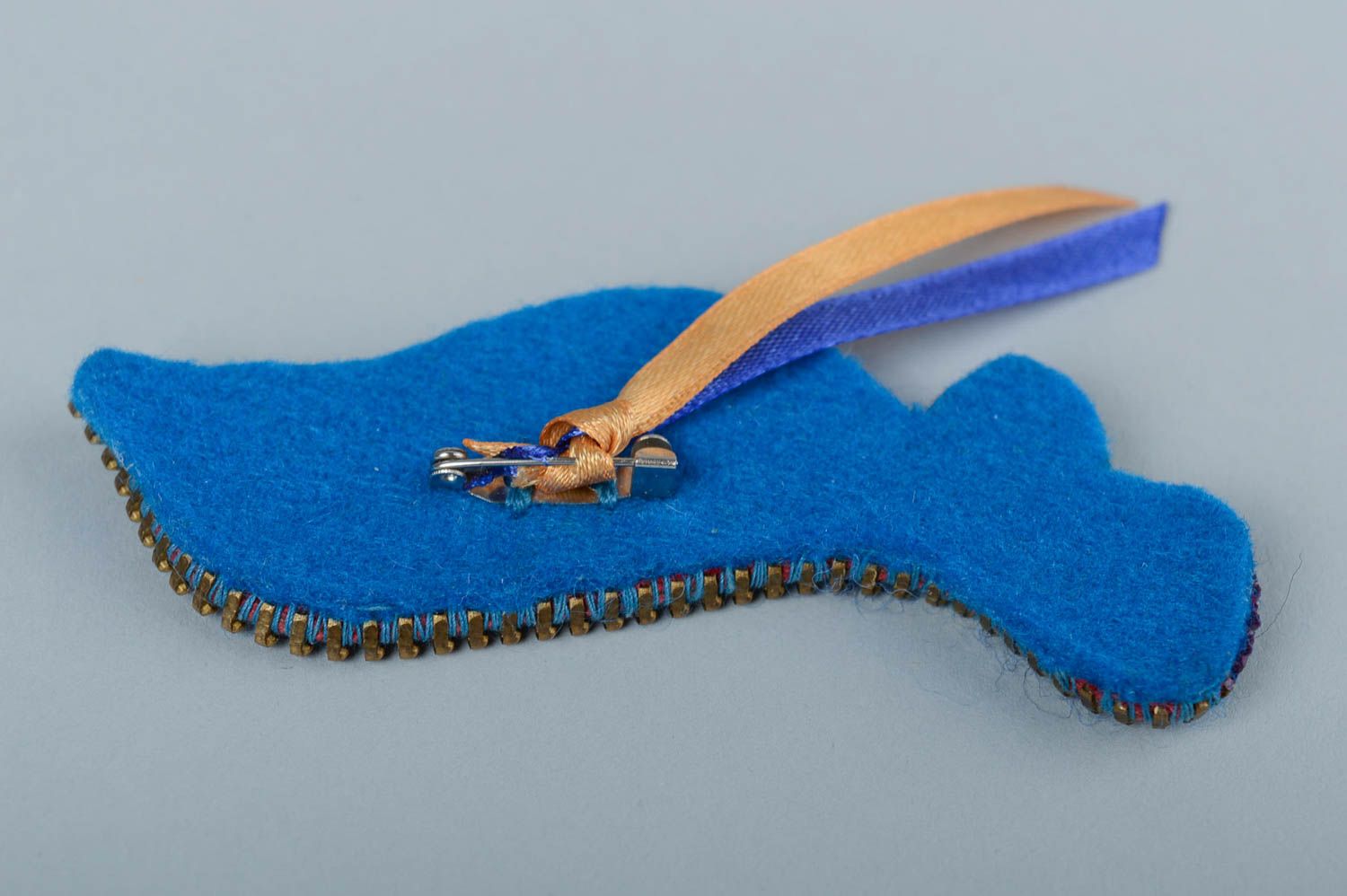 Vogel Brosche Accessoire für Frauen handgemachter Schmuck aus Wolle blau gelb foto 4