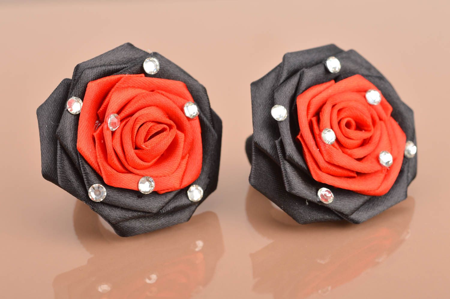 Ensemble d'élastiques à cheveux avec fleur rouge noir faits main 2 pièces photo 2
