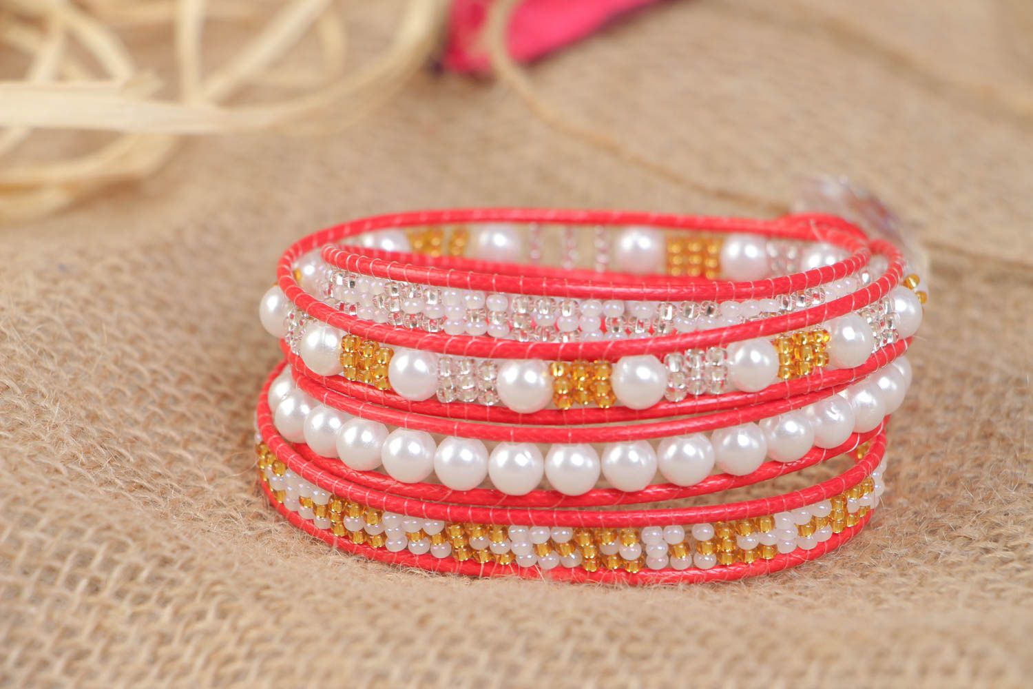 Bracelet en perles de rocaille et artificielles large rouge-blanc fait main photo 1
