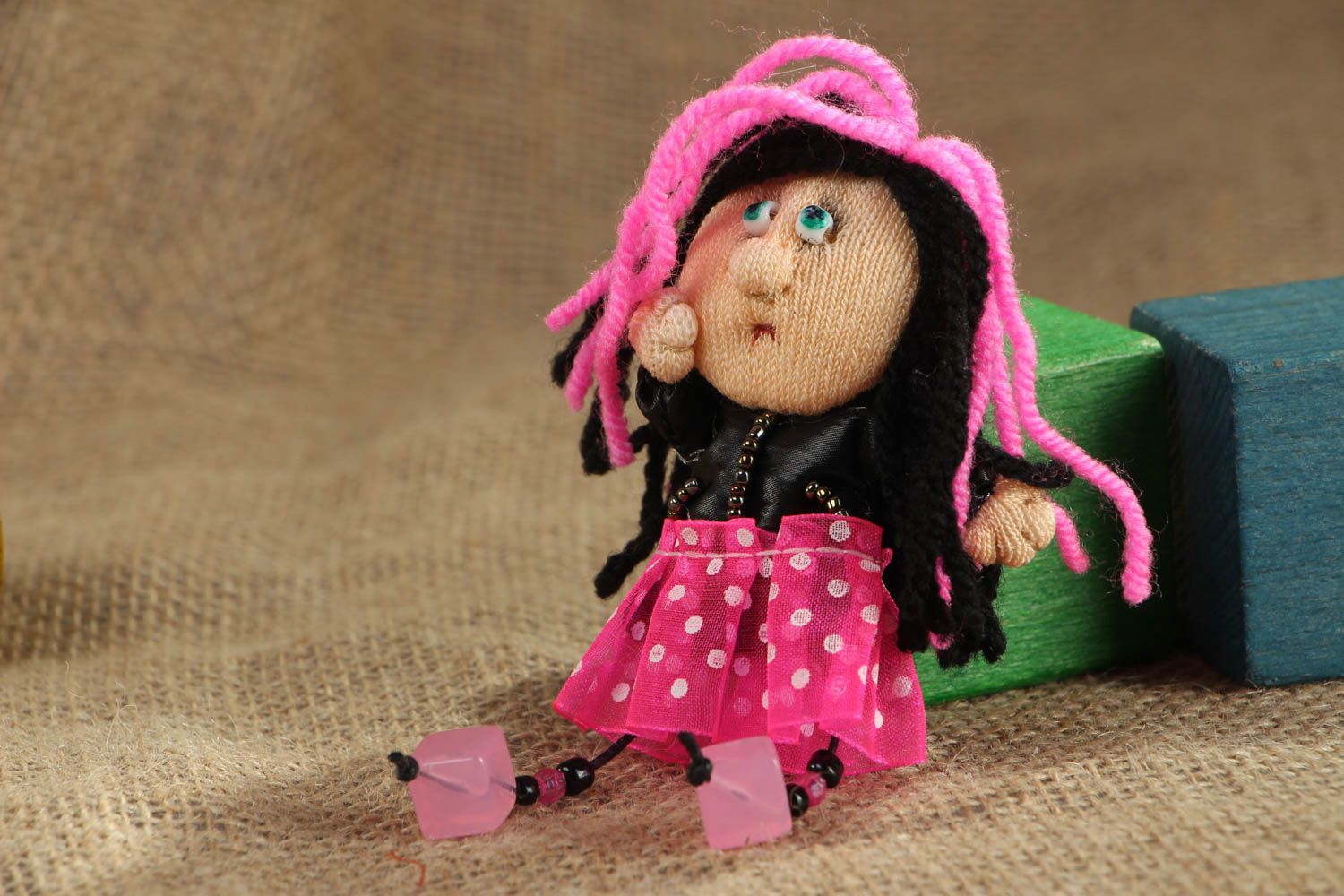 Текстильная брошь для девочки в виде куклы эмо фото 5