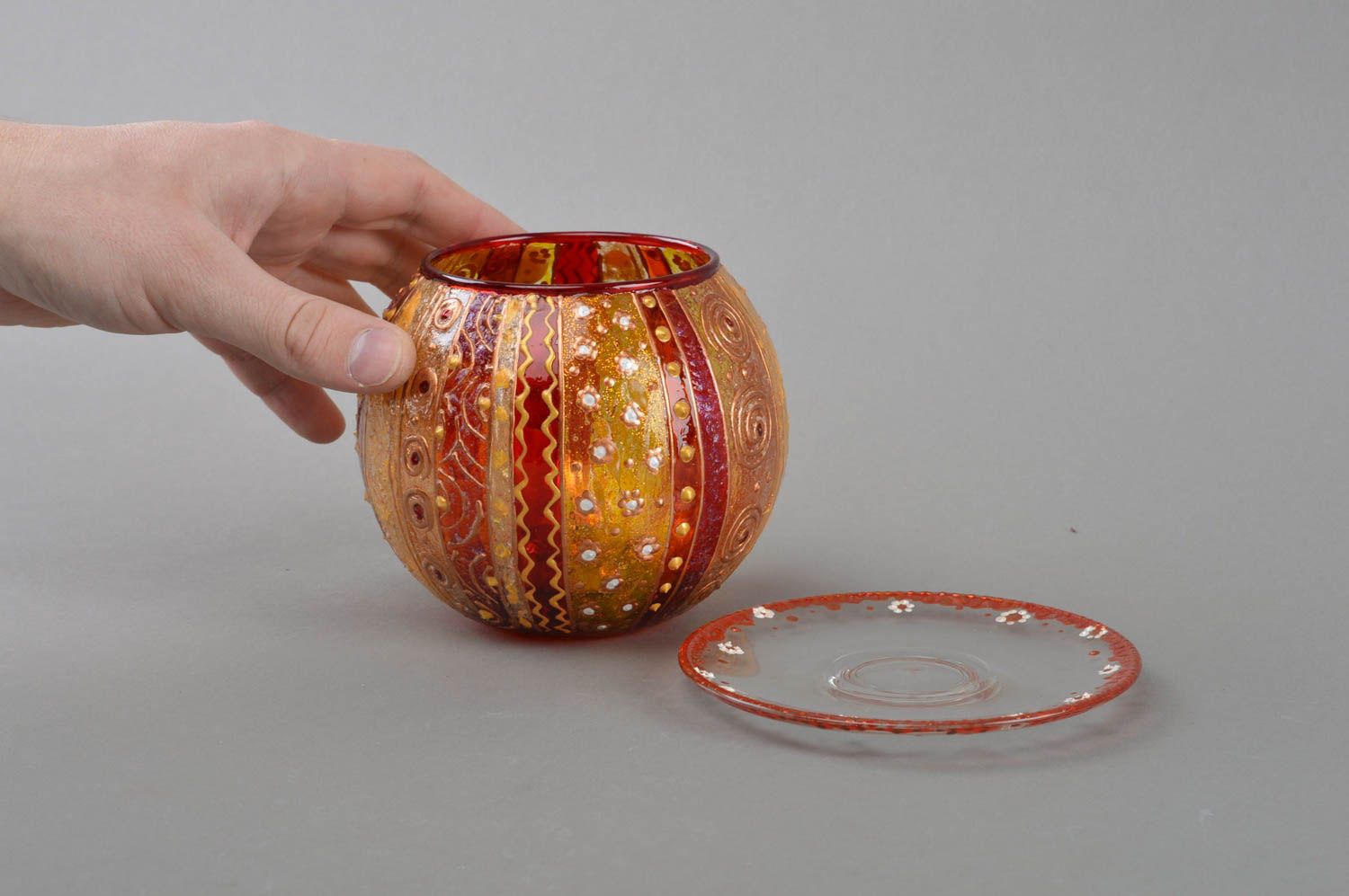 Schöner Kerzenhalter aus Glas mit künstlerischer Bemalung und Untersatz handmade foto 4