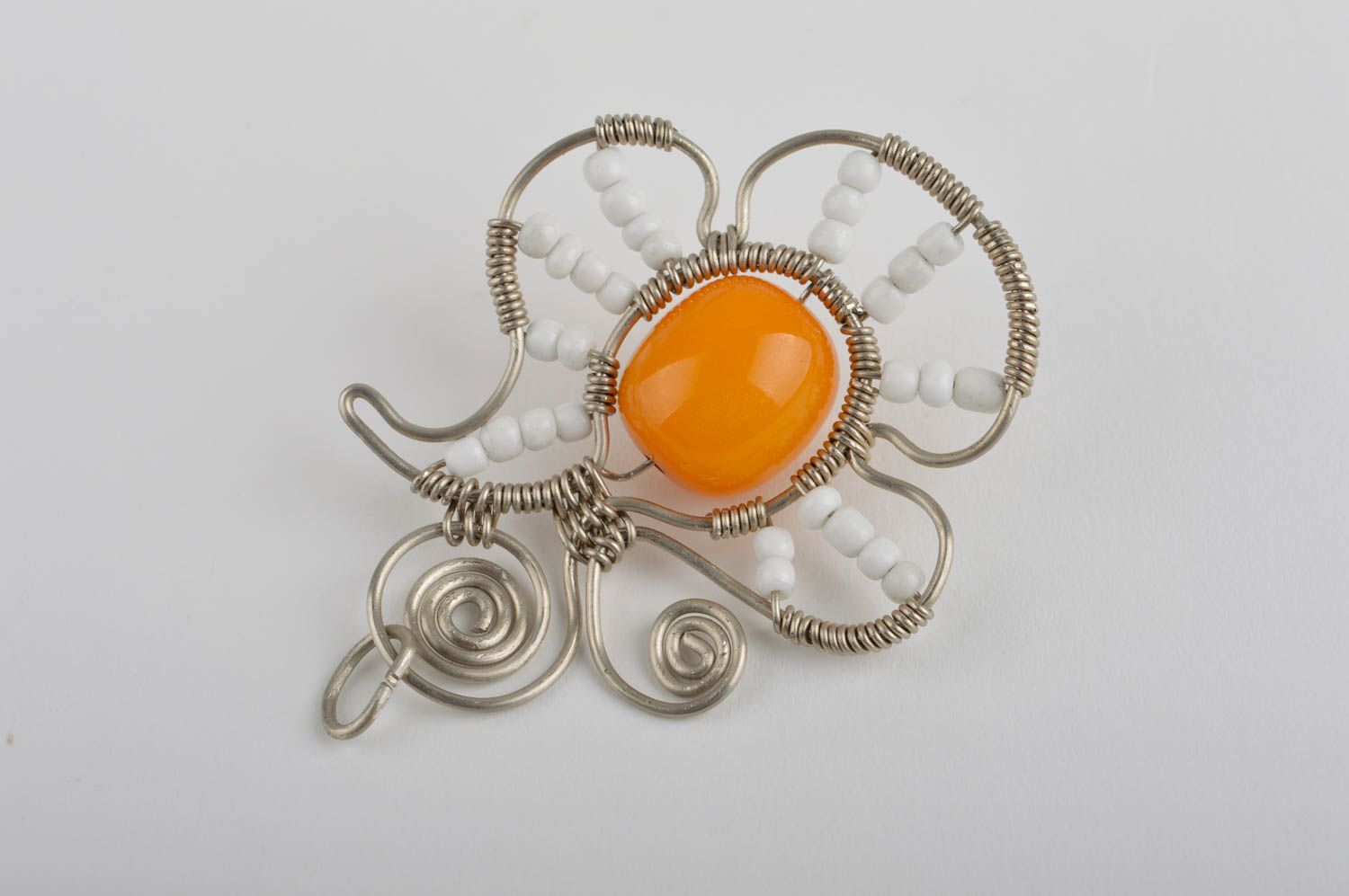 Pendentif ambre Bijou fait main de métal et perles de rocaille Accessoire femme photo 3