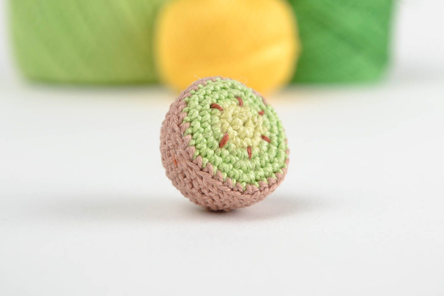 Handmade gehäkeltes Obst Miniatur Spielzeug Häkel Dekoration Kiwi klein foto 1