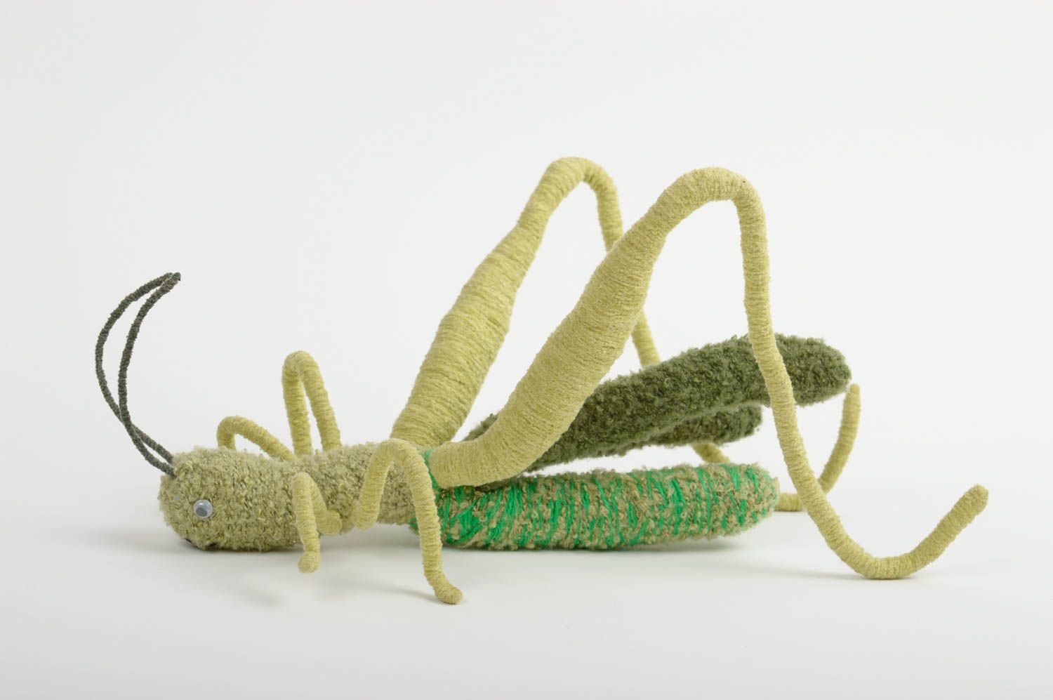 Jouet insecte Peluche faite main sauterelle verte en fils Cadeau original photo 1