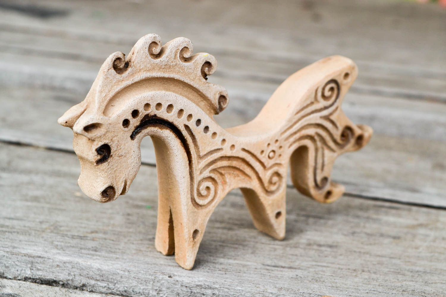Керамика ручной работы свистулька из глины с узорами красивая глиняная игрушка фото 1