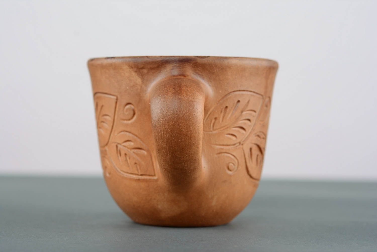 Clay light brown cup with handle and floral pattern photo 6