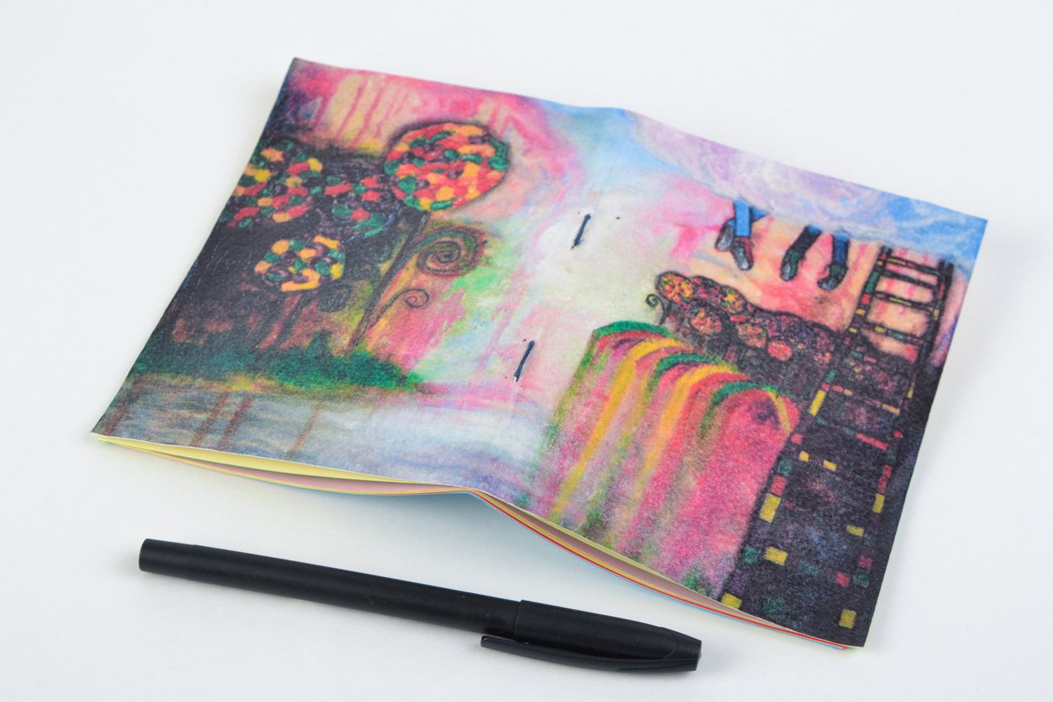 Bloc de notas artesanal con dibujo de autor con hojas de varios colores foto 4