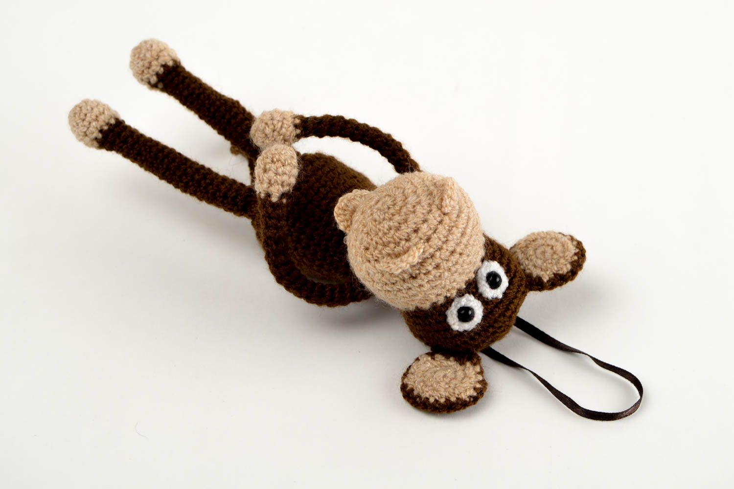 Peluche singe brun fait main Jouet au crochet à suspendre Cadeau pour enfant photo 4