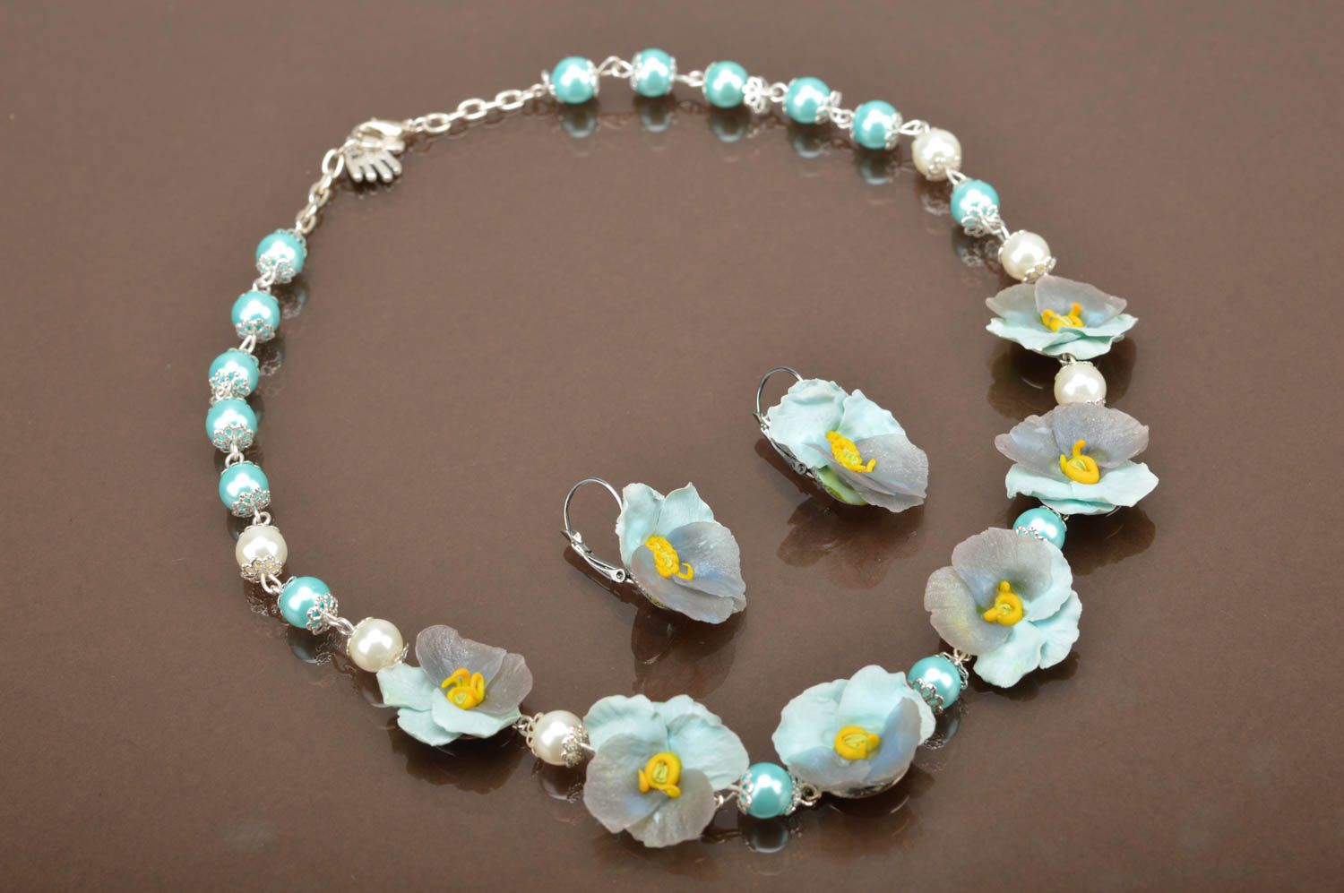 Conjunto de bisutería artesanal con flores de arcilla polimérica hermoso azul  foto 2