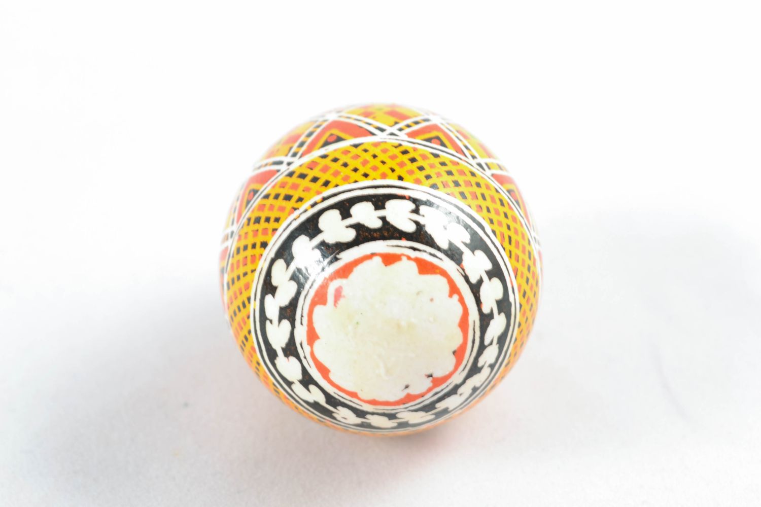 Huevo de Pascua artesanal pintado con acrílicos foto 3