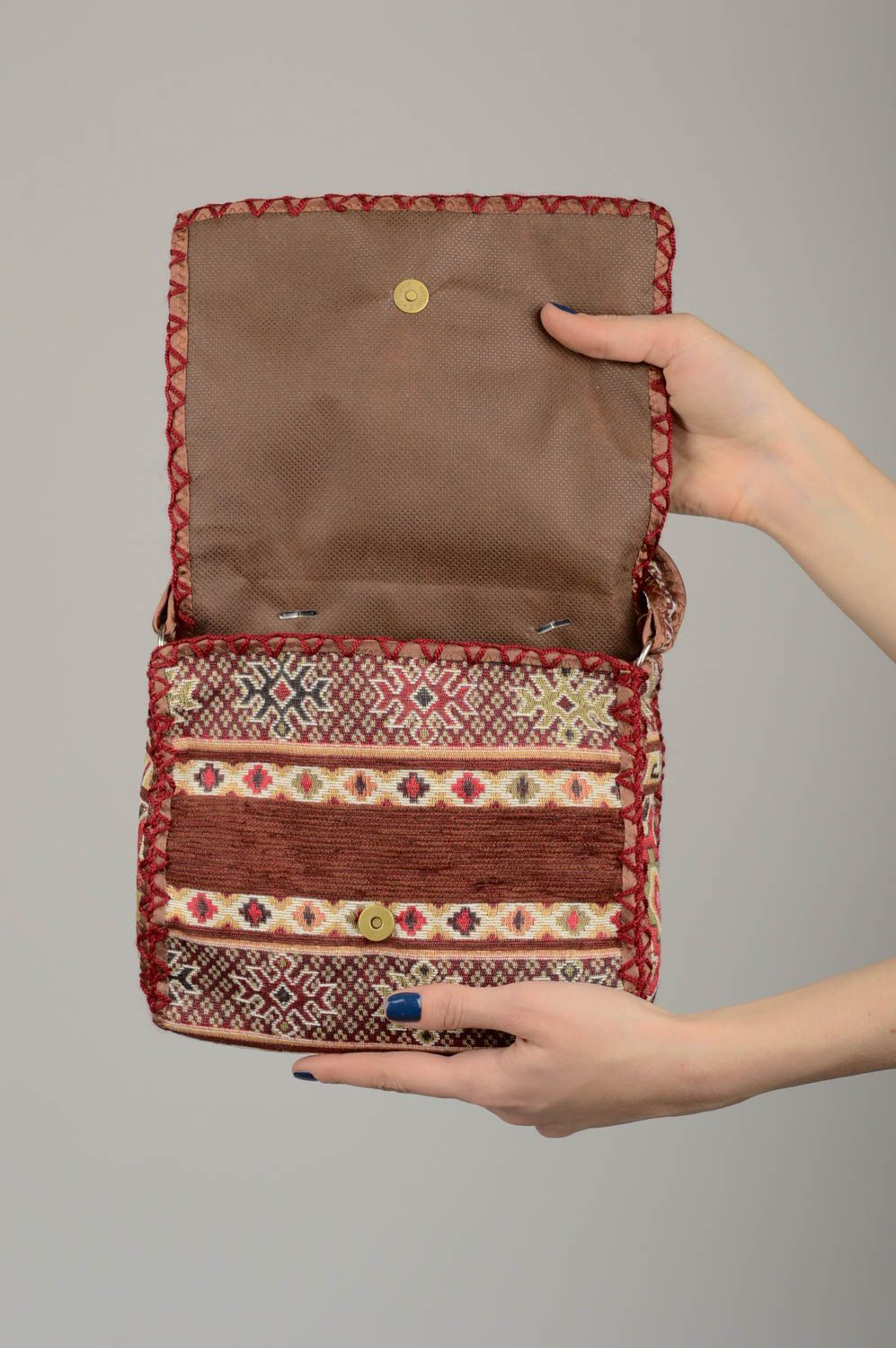 Sac bandoulière en tissu Sac fait main avec motifs ethniques Accessoire femme photo 4