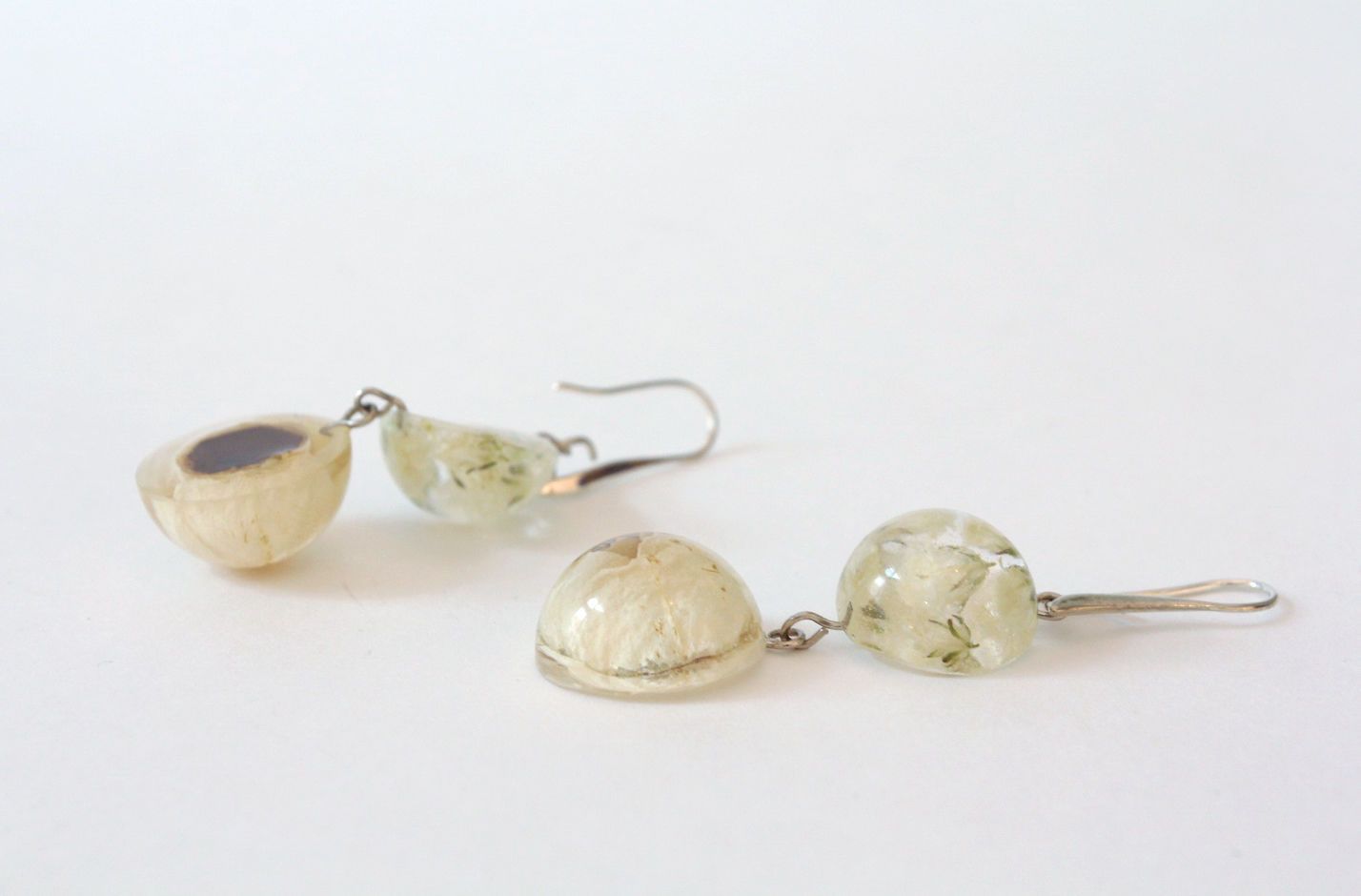 Earrings with white roses civere with the epoxy resin photo 2