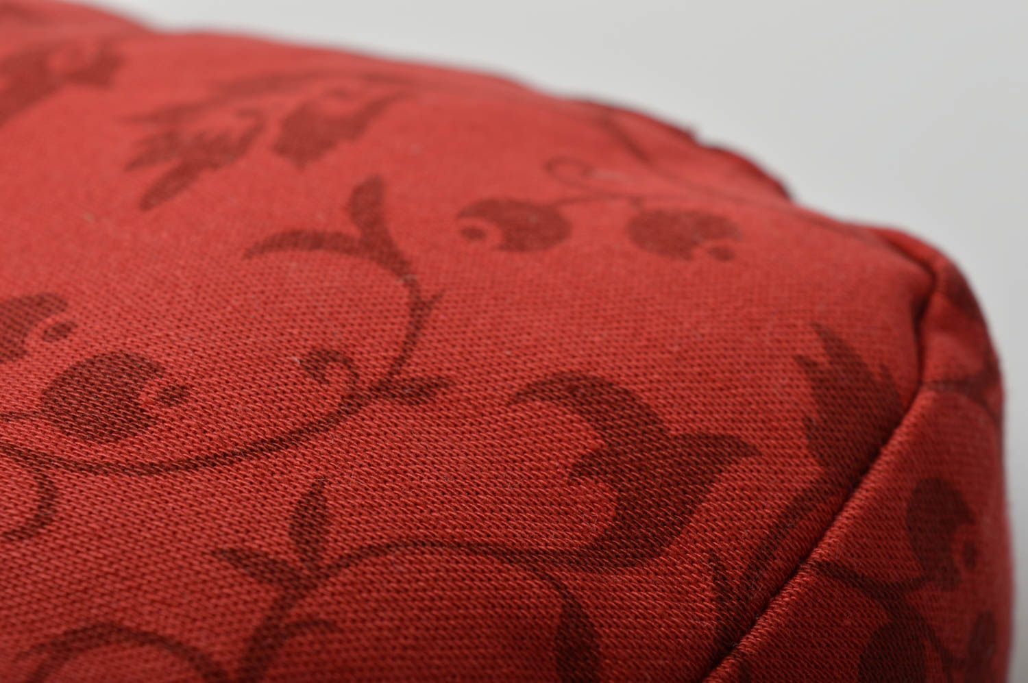 Coussin Lettre tissu fait main rouge à motif floral Déco maison originale photo 4