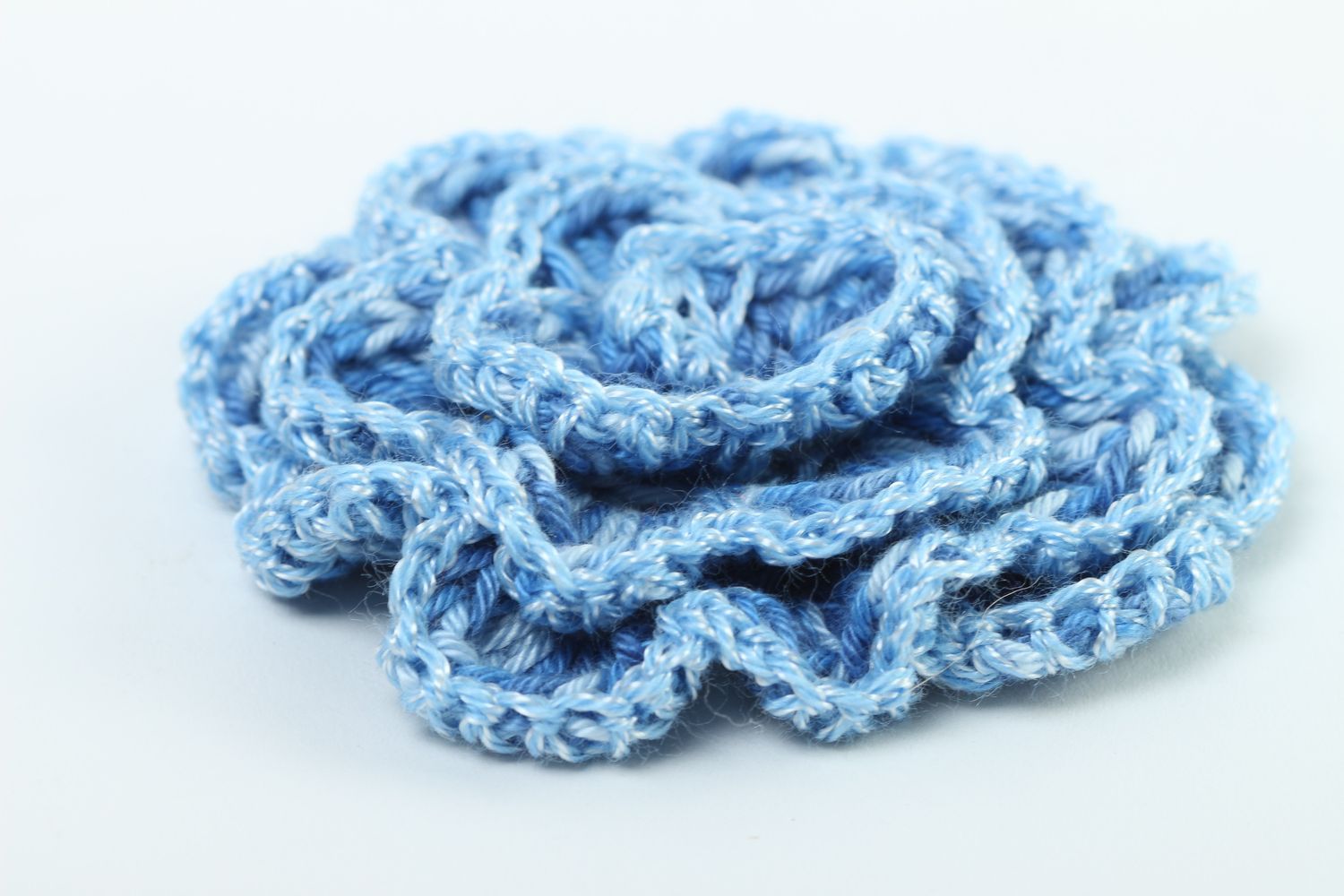 Accesorio para crear bisutería artesanal flor tejida al crochet regalo original foto 3