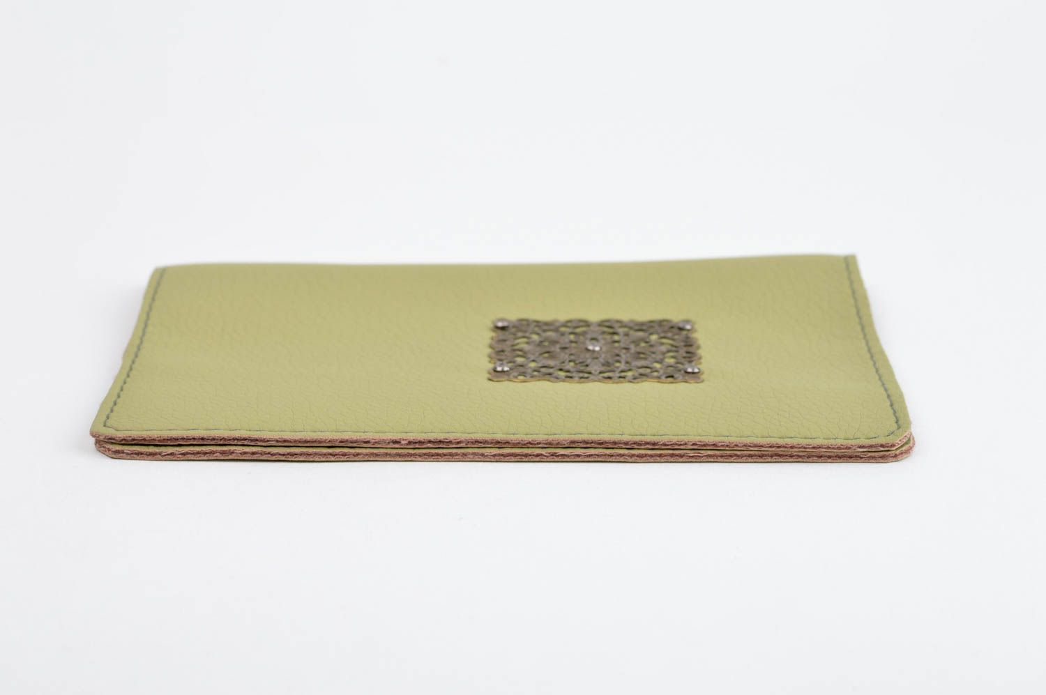 Porte passeport cuir fait main vert pastel Cadeau original pour fille design photo 2