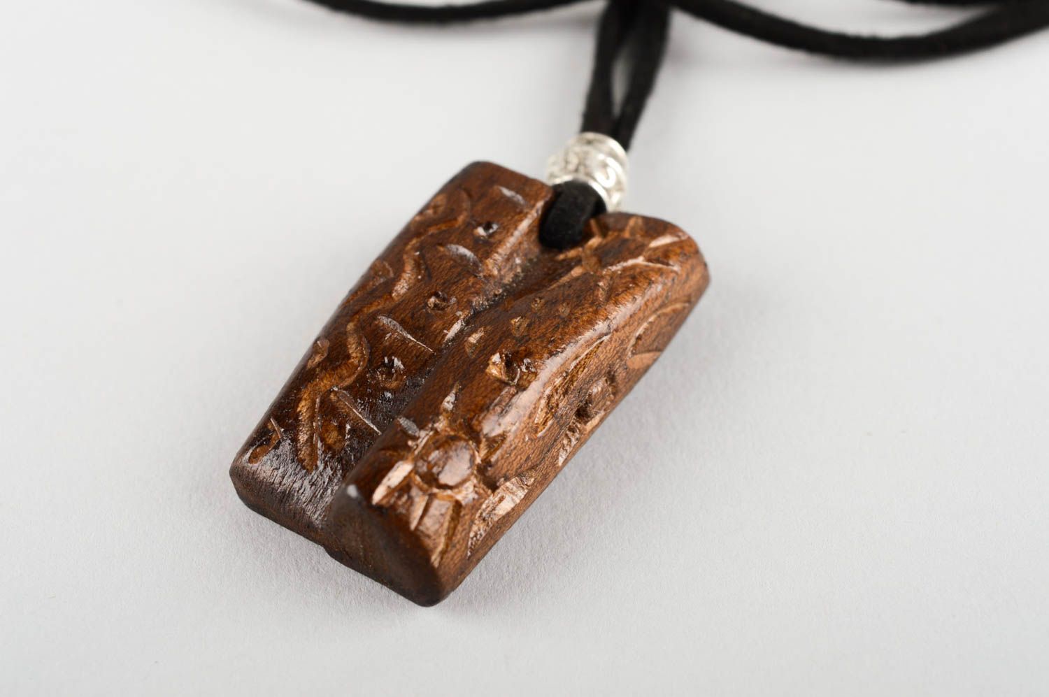 Stylish handmade wooden pendant neck pendant design wood craft gifts for her photo 3