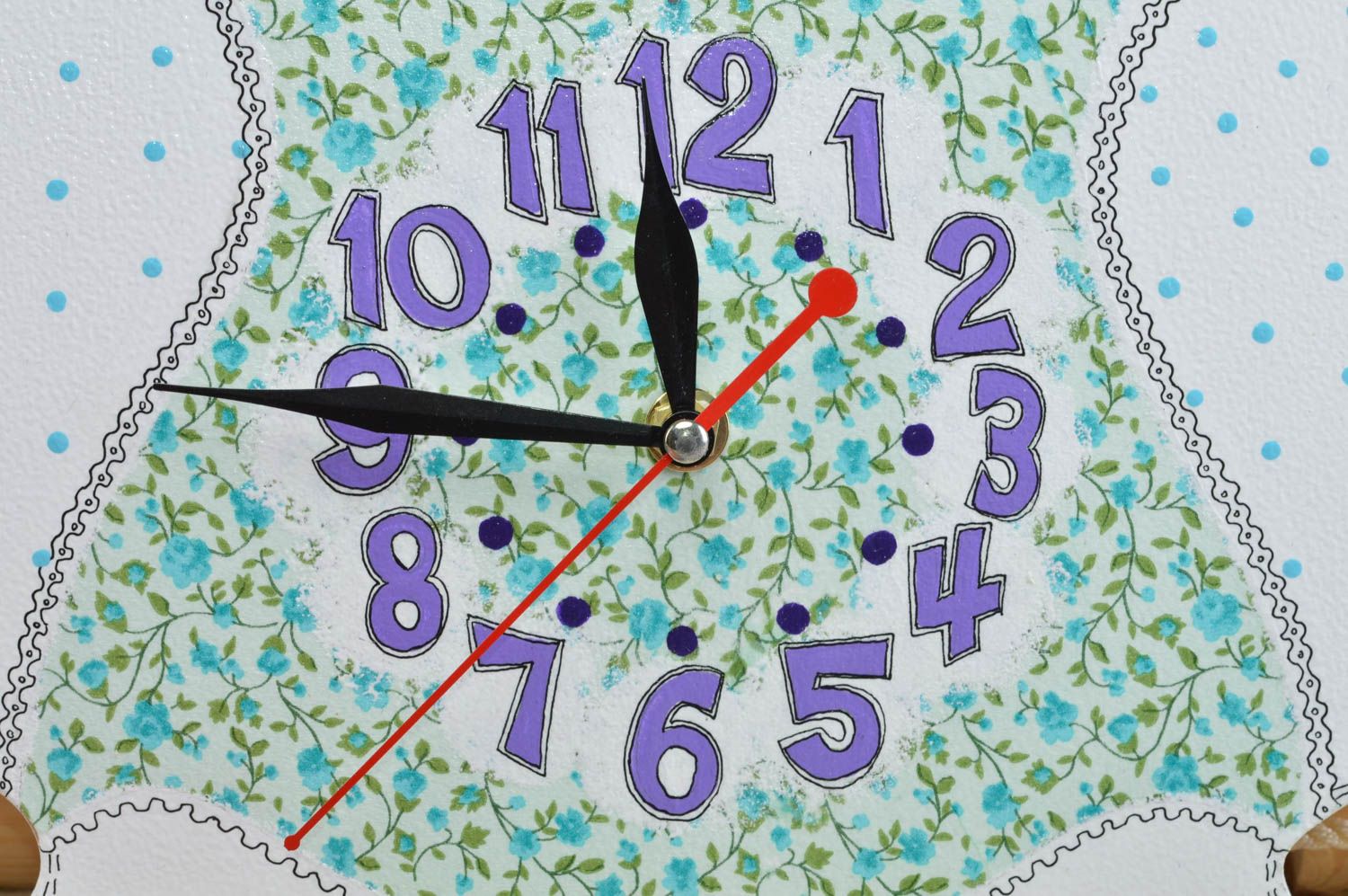 Часы в технике декупаж из фанеры в детскую в виде цветочной совы ручной работы фото 2
