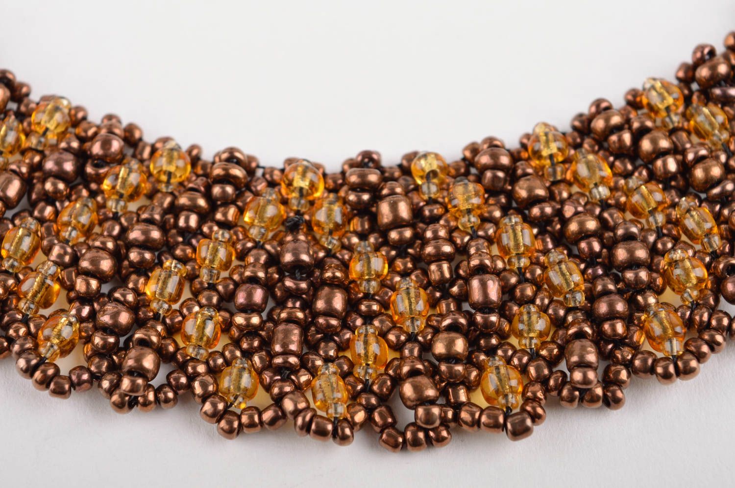 Collana di perline fatta a mano originale bigiotteria da donna color marrone foto 3