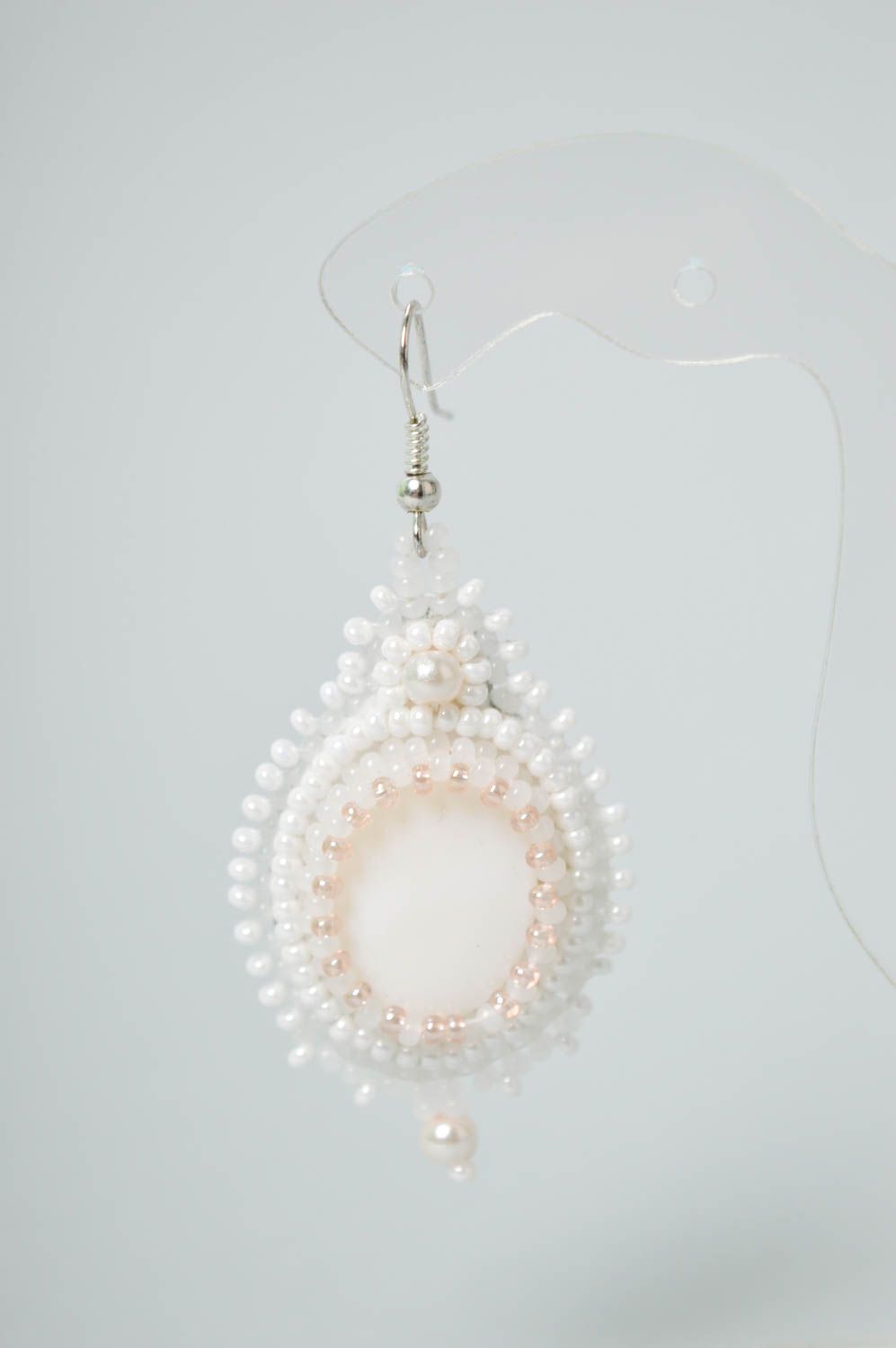 Damen Ohrringe handgefertigt Designer Schmuck Accessoires für Frauen in Weiß foto 4