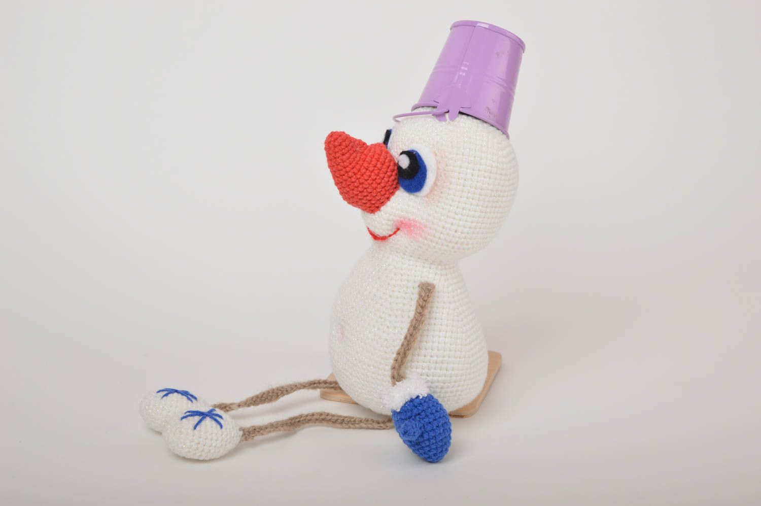 Handmade gehäkelter Schneemann ausgefallenes Spielzeug Geschenk Idee für Kinder foto 5