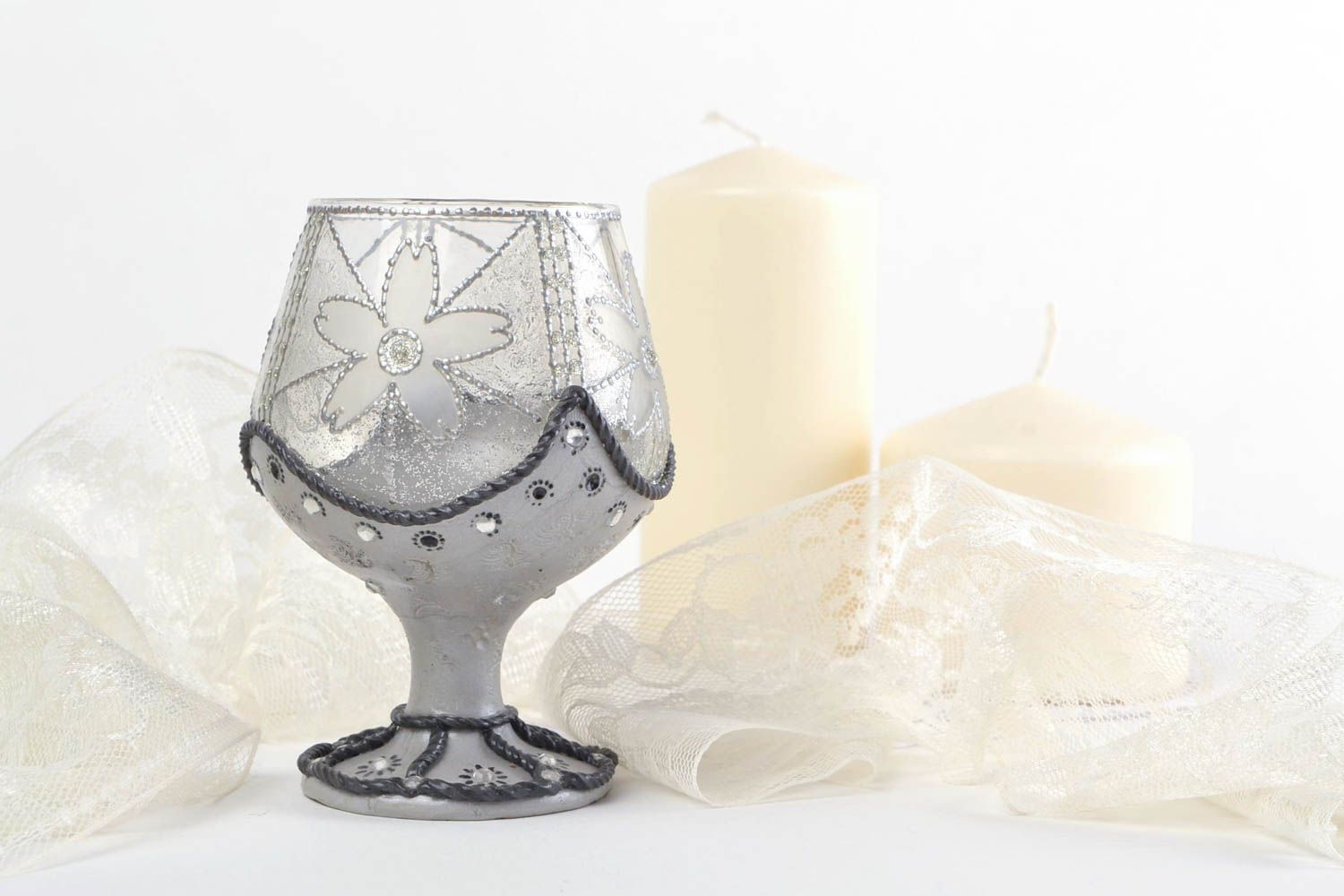 Bemalter Kerzenhalter aus Glas handmade Schmuck für Interieur grau mit Blumen foto 1