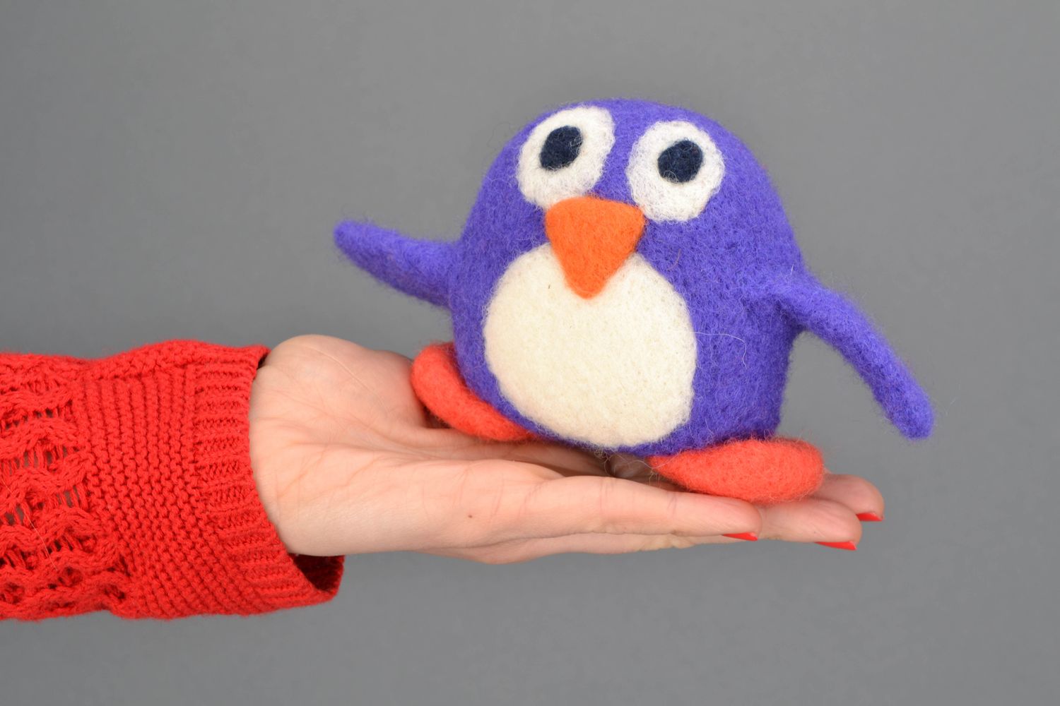 Авторская игрушка из валяной шерсти смешная Пингвин фото 2