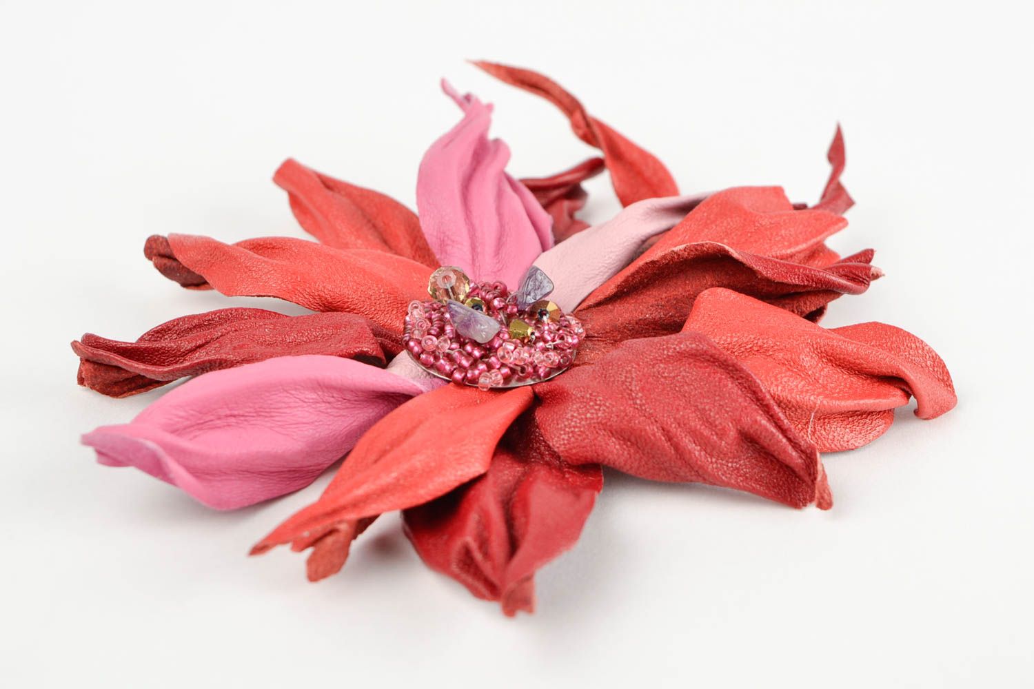 Broche fleur Bijou fantaisie fait main en cuir rouge rose Accessoire femme photo 4