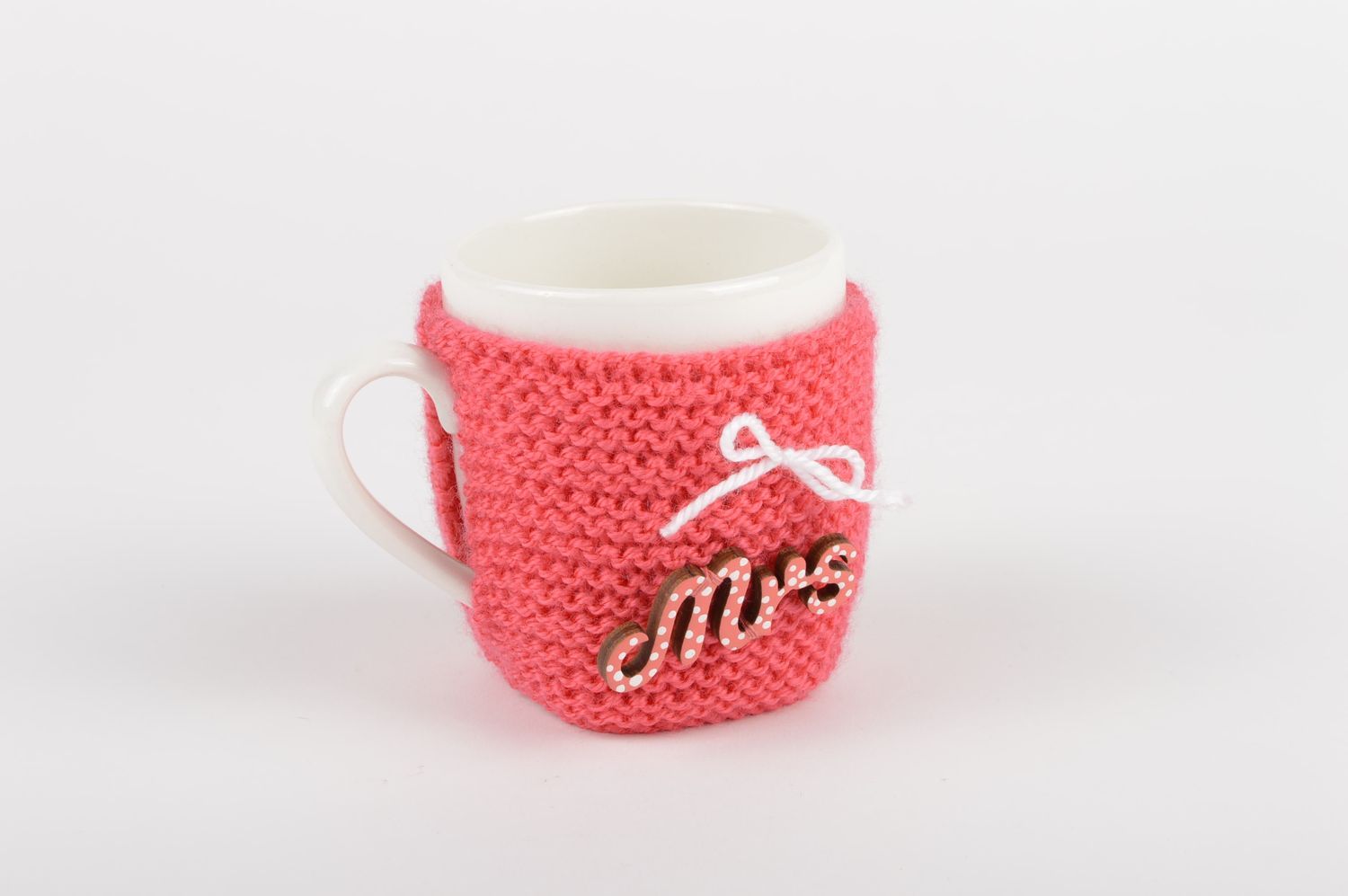 White porcelain 7 oz teacup with handle and knitted pink warmer cover with MRS pattern photo 2