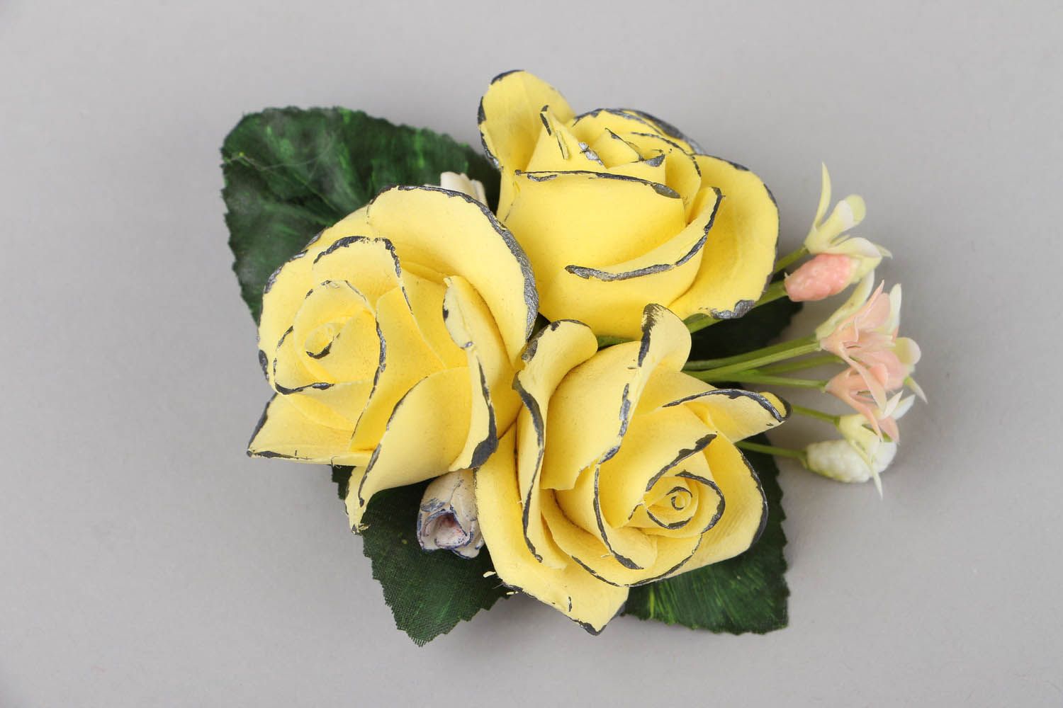 Gelbe Haarklemme mit Blumen Rosenstrauß foto 1