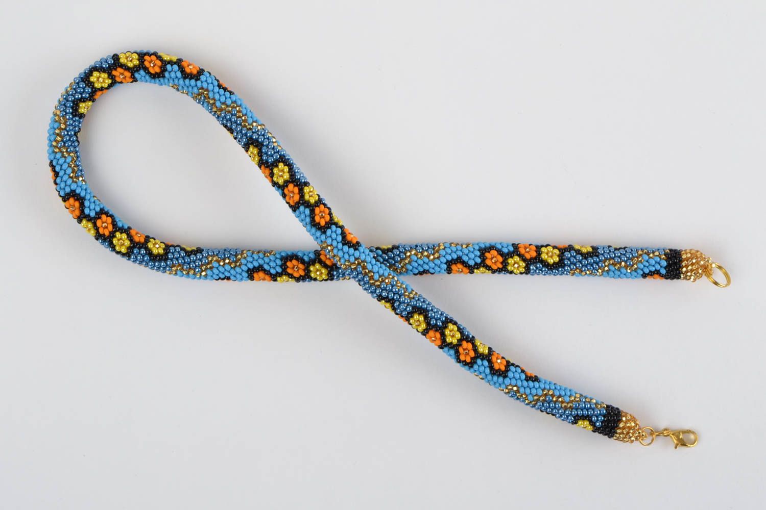 Collana tubolare originale fatta a mano accessorio da donna di perline azzurre foto 2