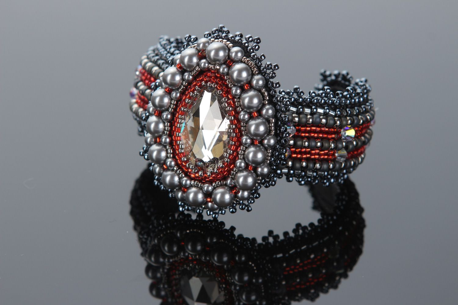 Bracelet en perles de rocaille et cristal autrichien fait main gris pour femme photo 1