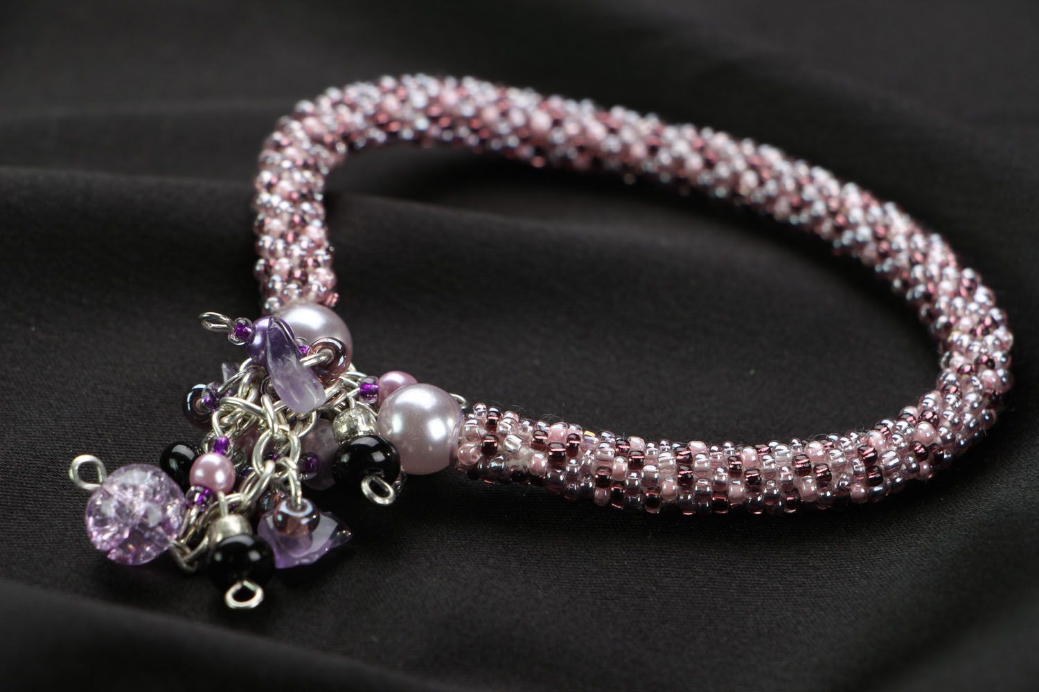 Violettes Armband aus Glasperlen foto 2