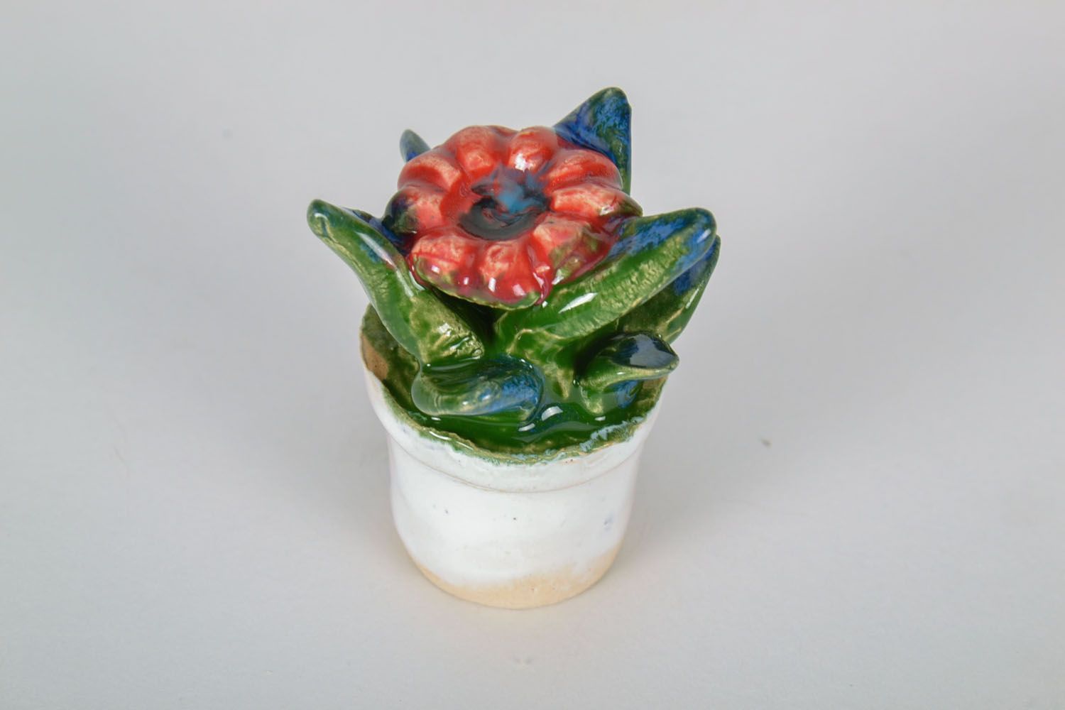 Figura de cerámica pequeña hecha a mano foto 3