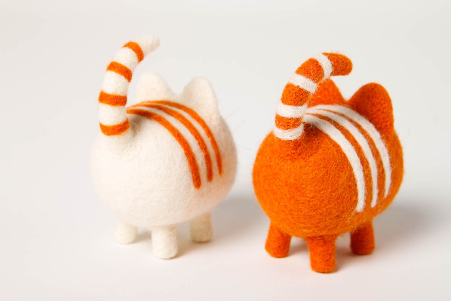 Peluches chats Jouets faits main en laine feutrée 2 pièces Cadeau enfant photo 4